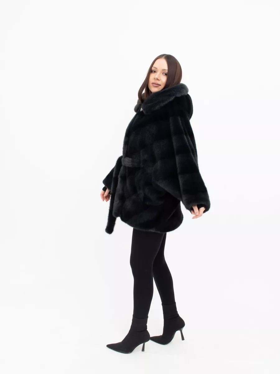 Шуба короткая из эко меха с капюшоном