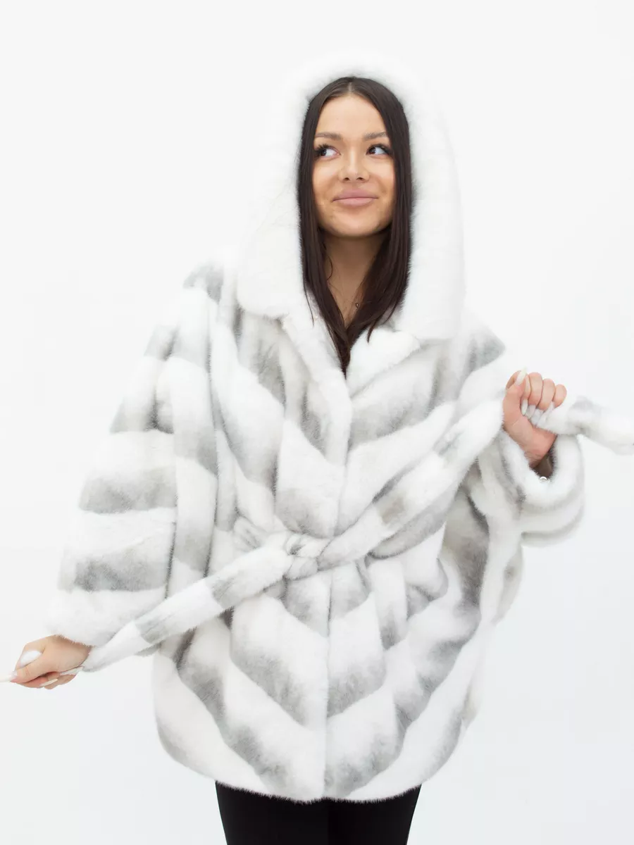 Шуба короткая из эко меха с капюшоном