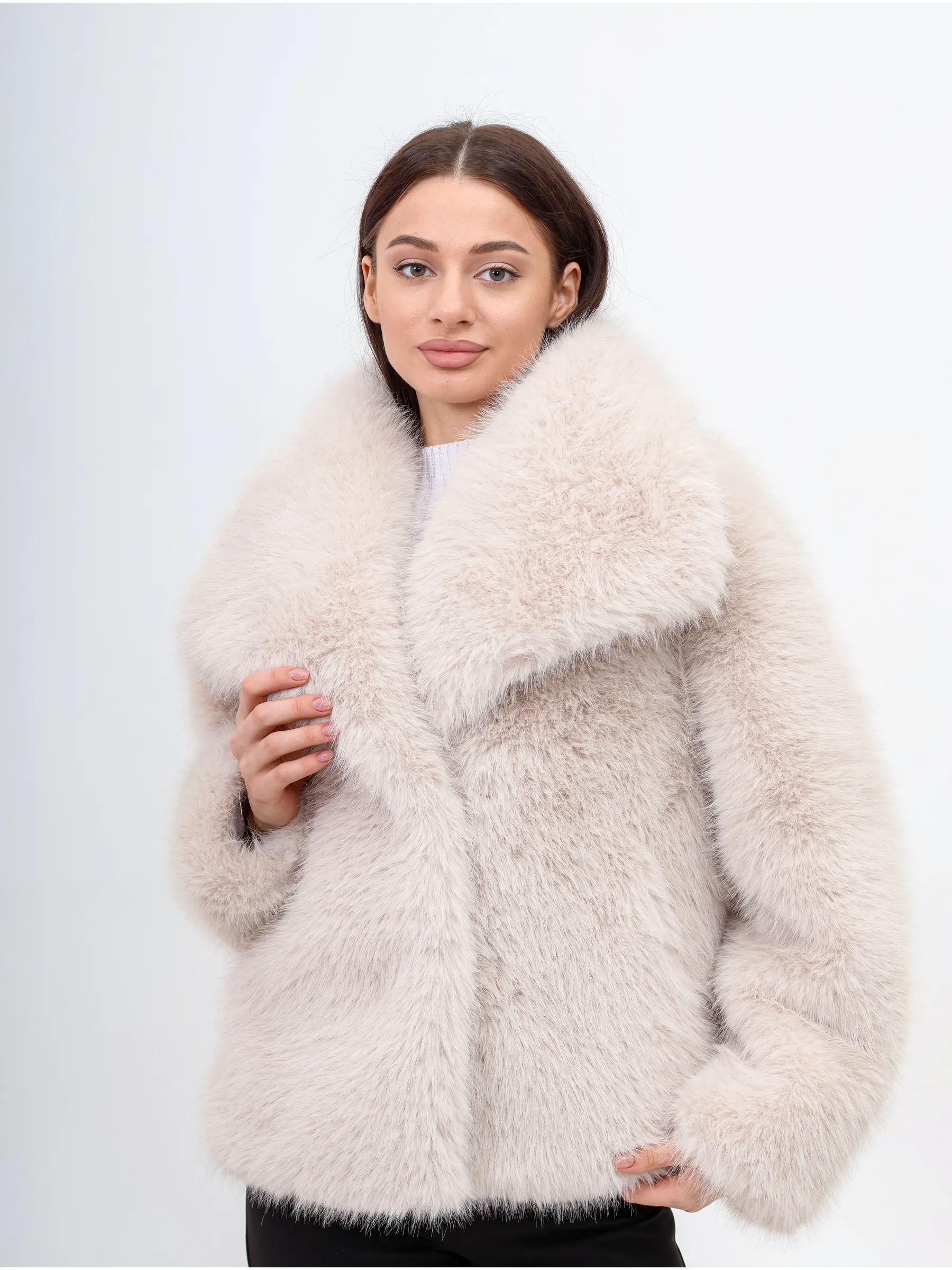 Шуба искусственная из экомеха укороченная