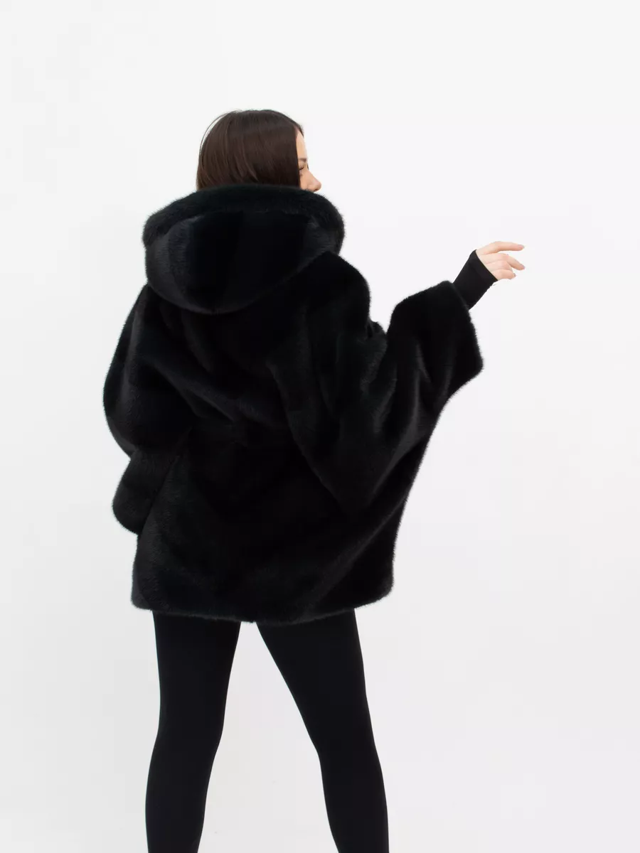 Шуба короткая из эко меха с капюшоном