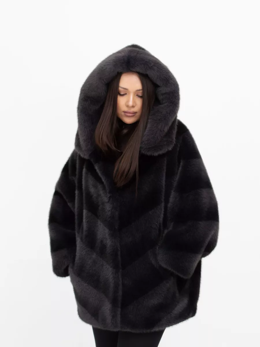 Шуба короткая из эко меха с капюшоном