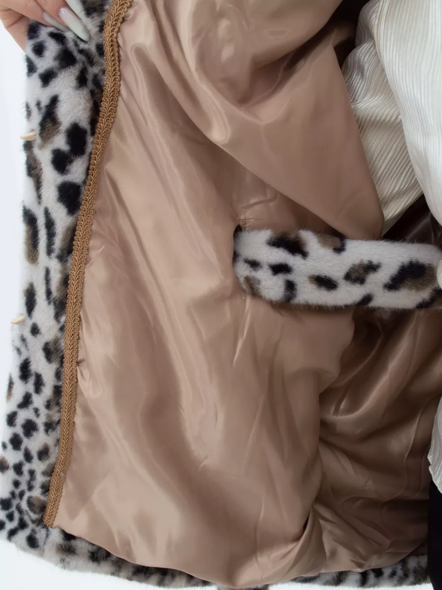 Шуба короткая из эко меха с капюшоном