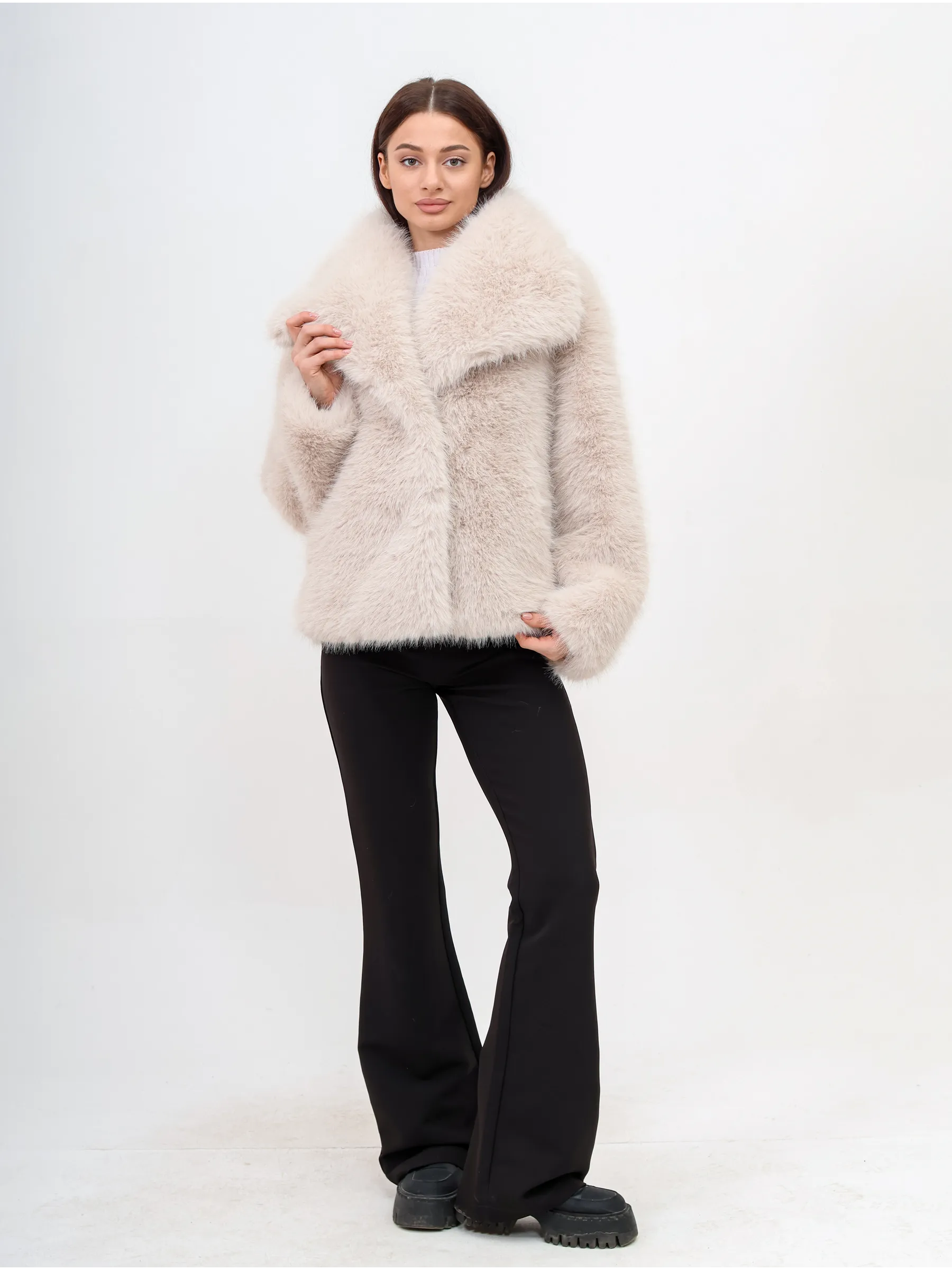 Шуба искусственная из экомеха укороченная