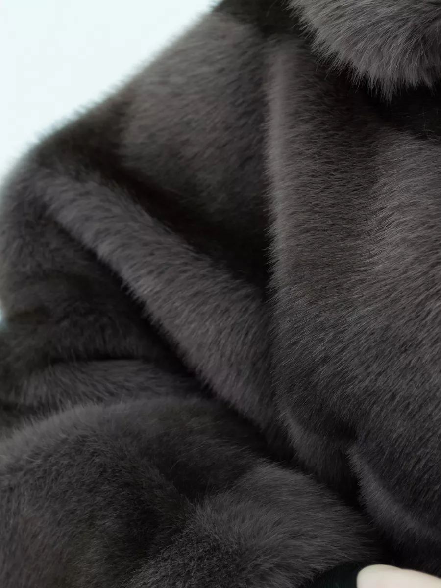 Шуба искусственная короткая из эко меха с капюшоном