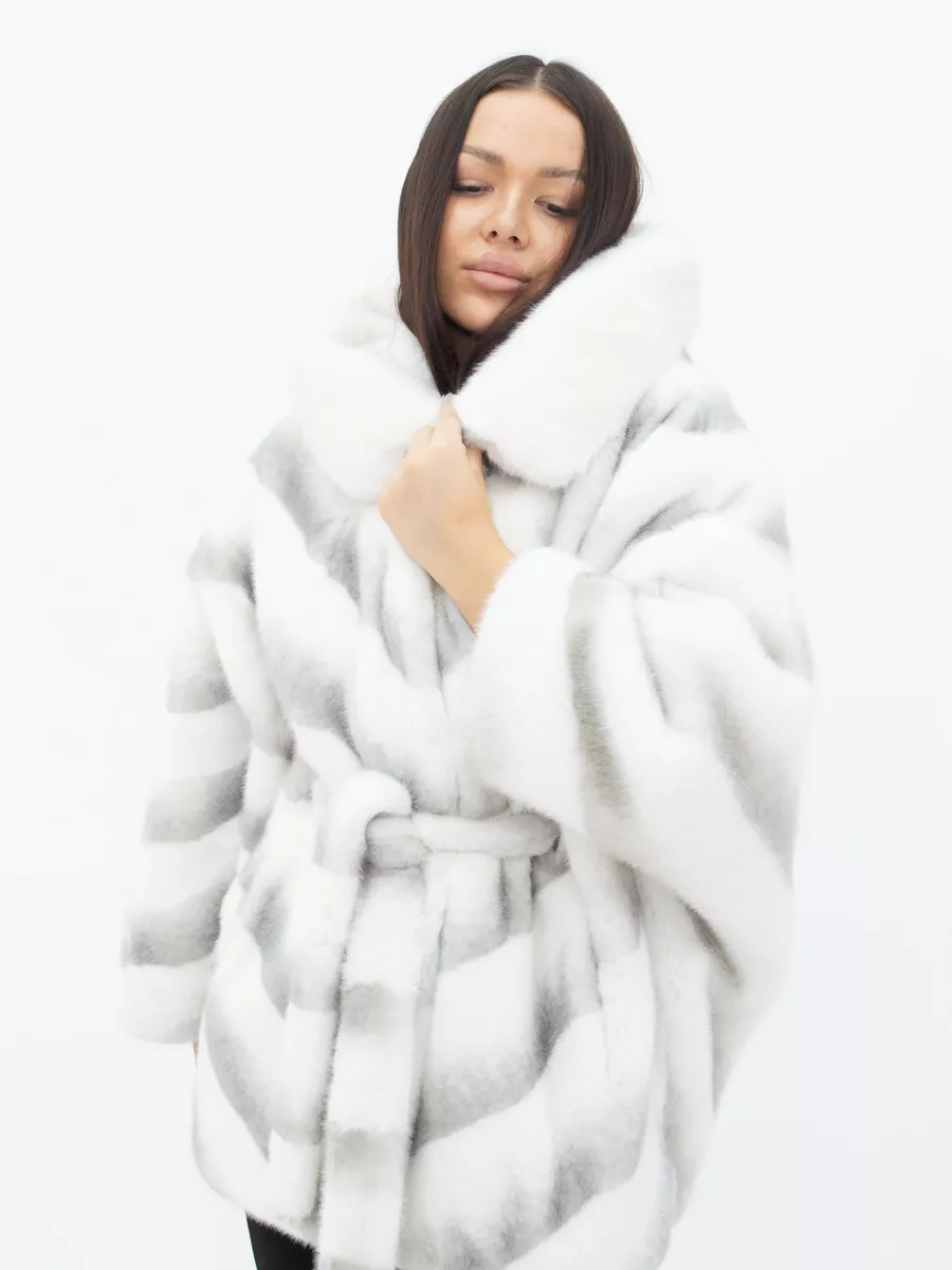 Шуба короткая из эко меха с капюшоном