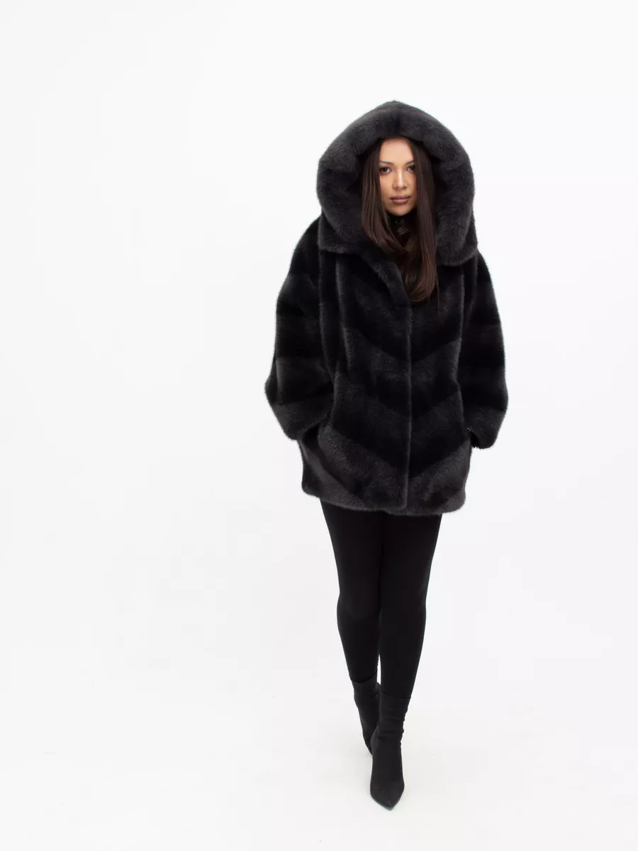 Шуба короткая из эко меха с капюшоном