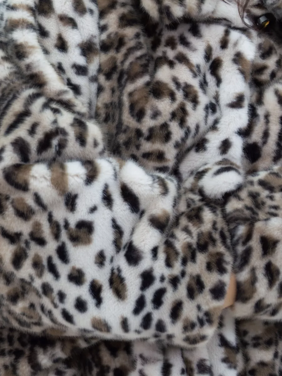 Шуба короткая из эко меха с капюшоном