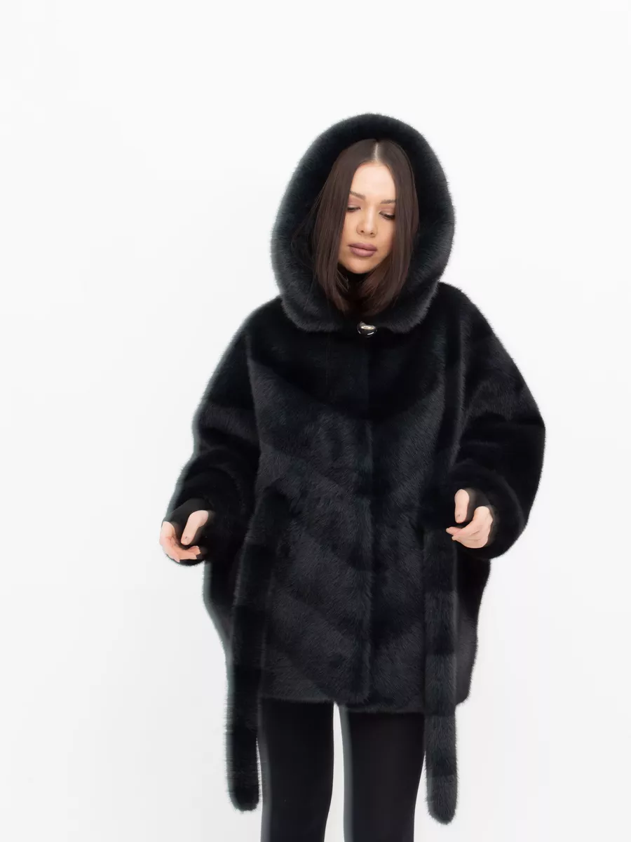 Шуба короткая из эко меха с капюшоном