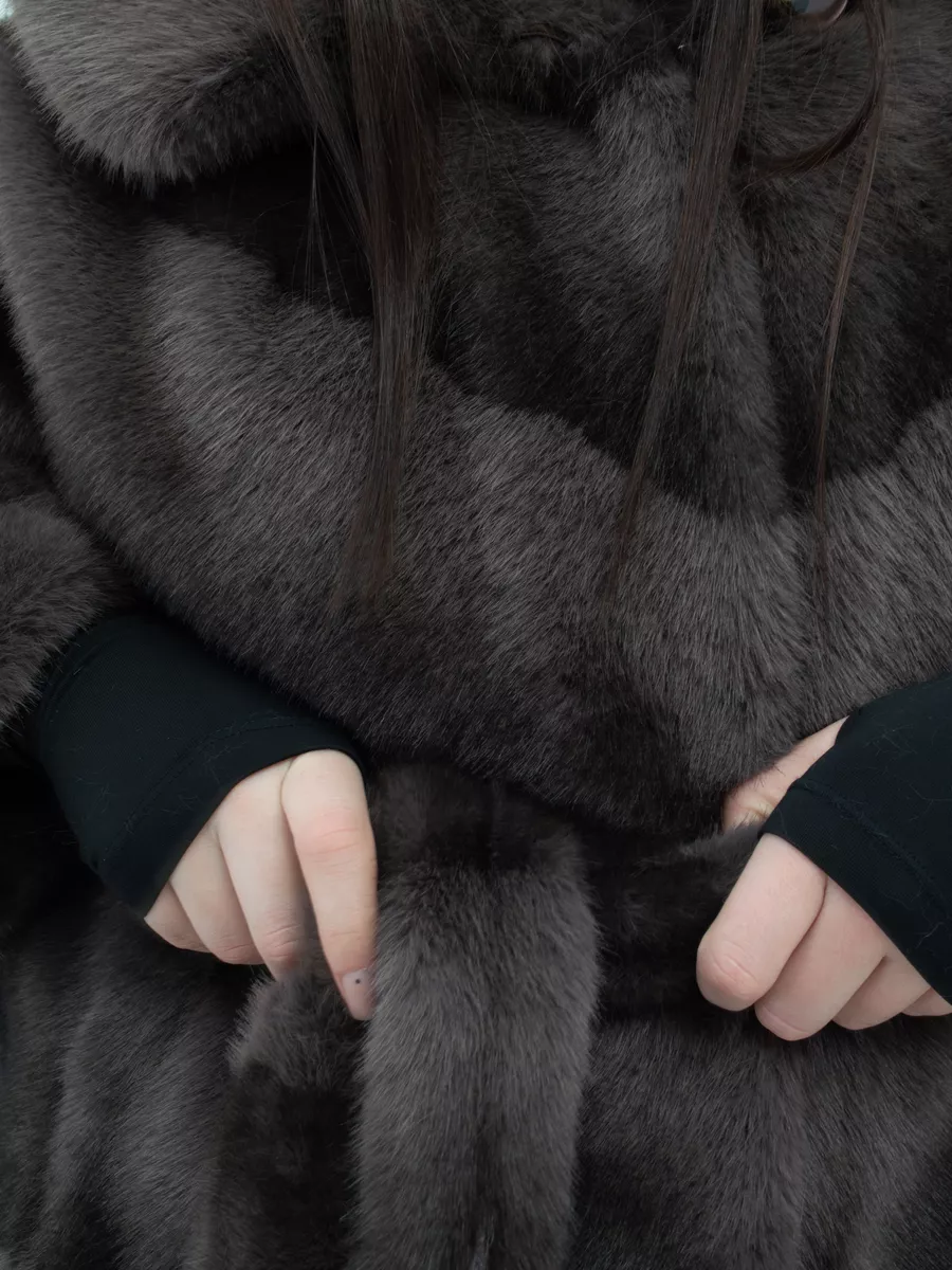 Шуба искусственная короткая из эко меха с капюшоном