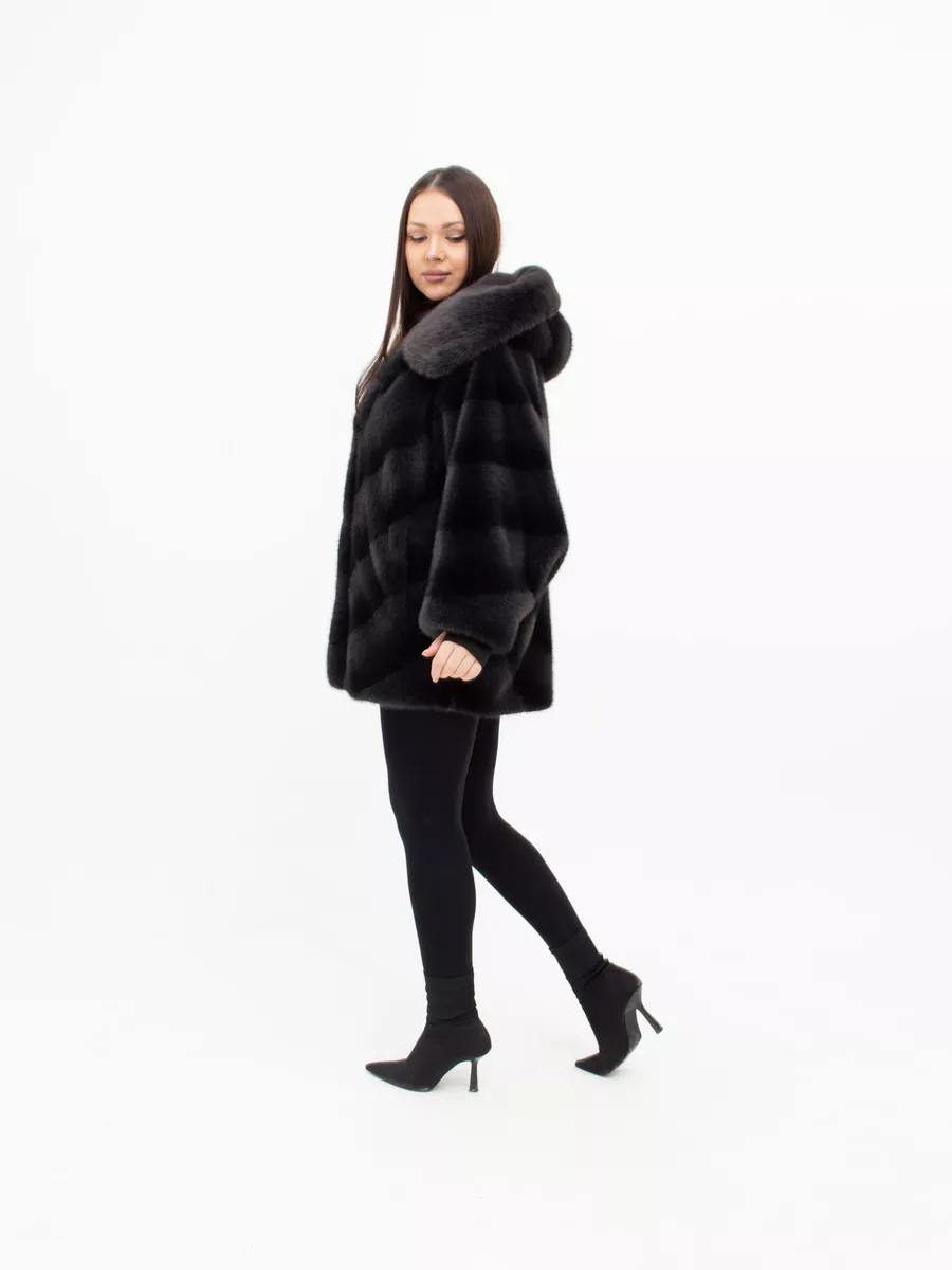 Шуба короткая из эко меха с капюшоном