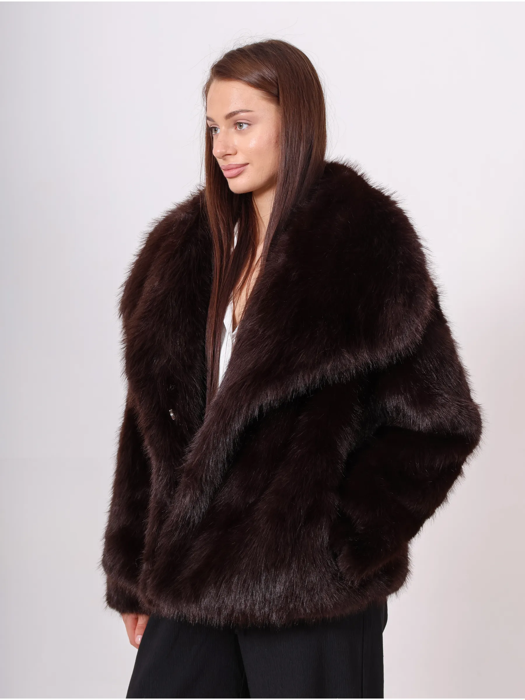 Шуба искусственная из экомеха укороченная