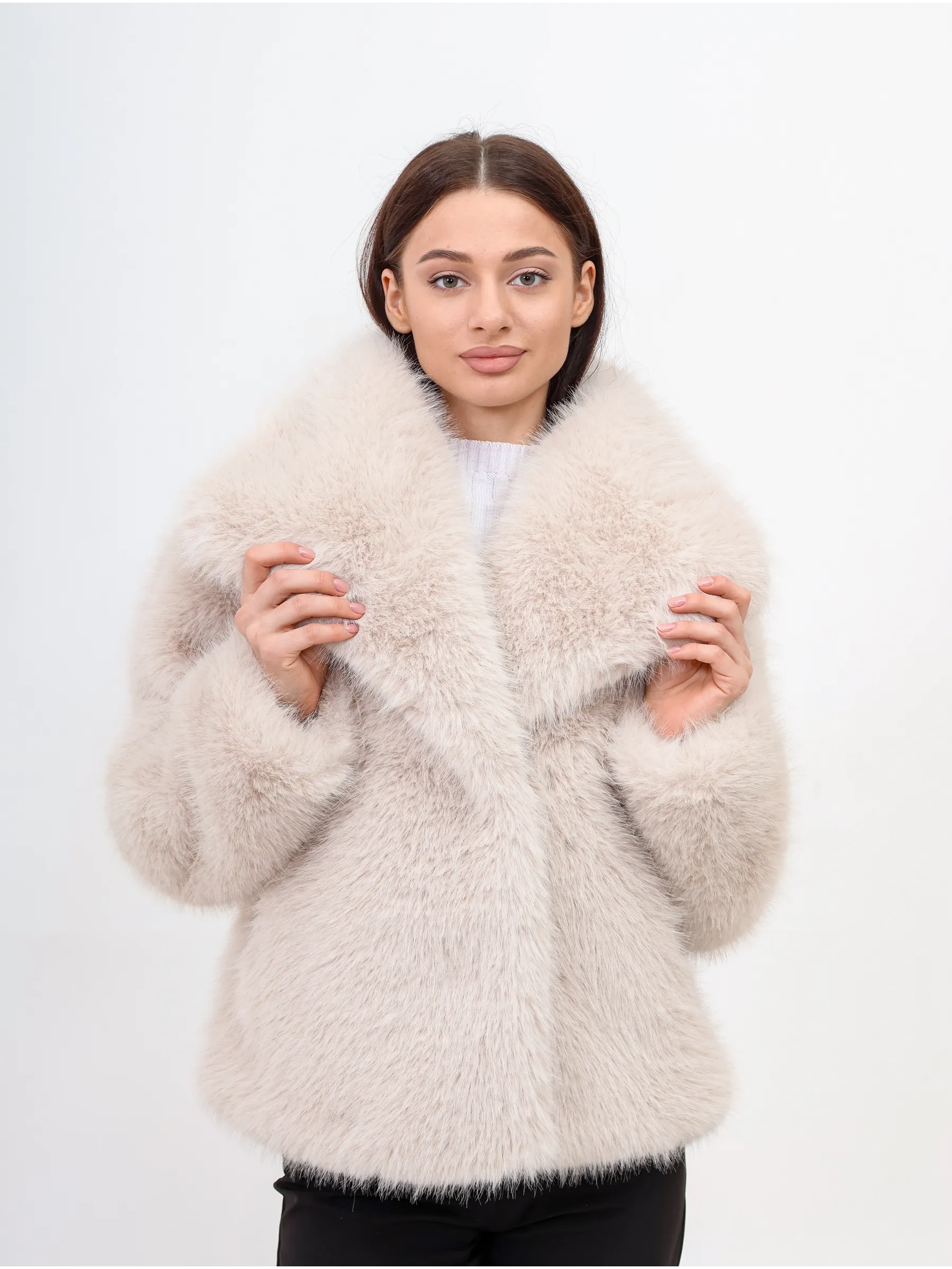 Шуба искусственная из экомеха укороченная