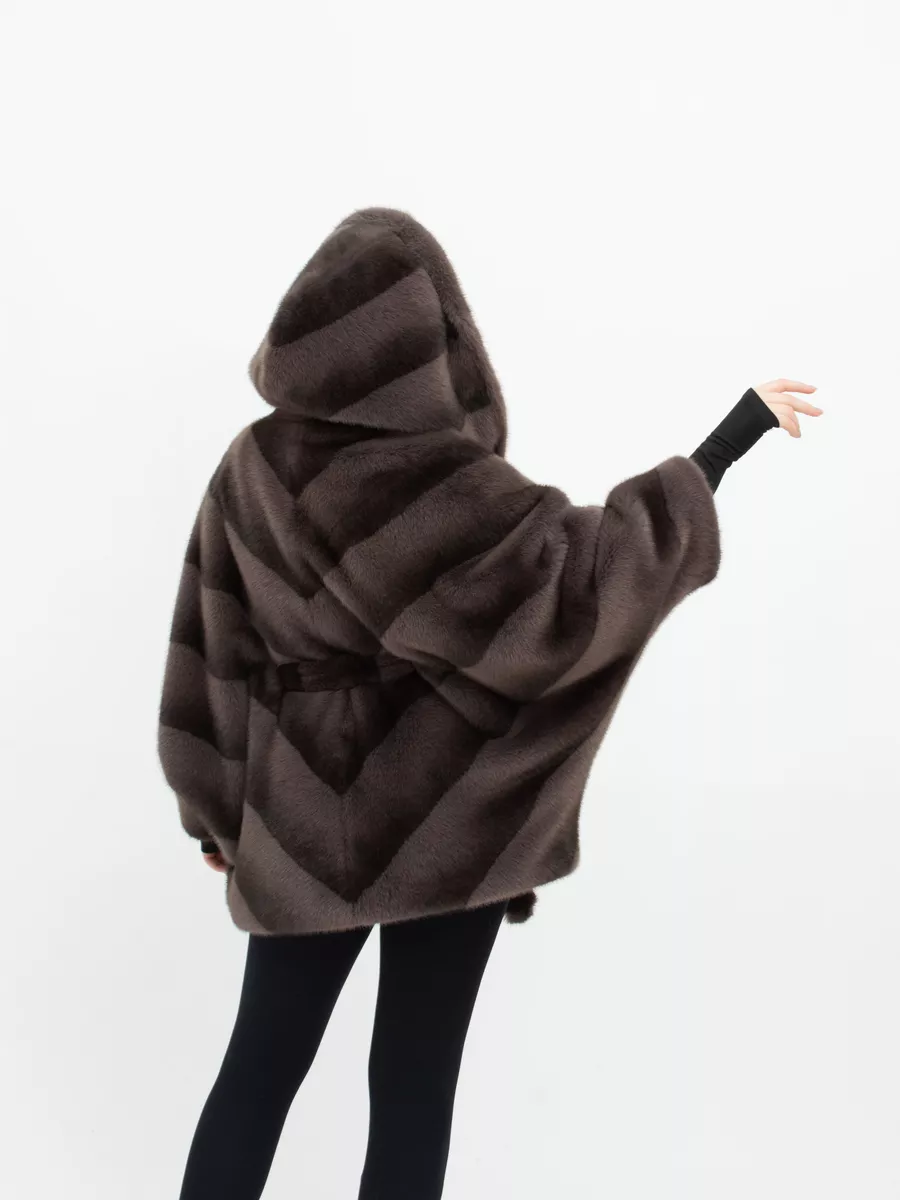 Шуба искусственная короткая из эко меха с капюшоном