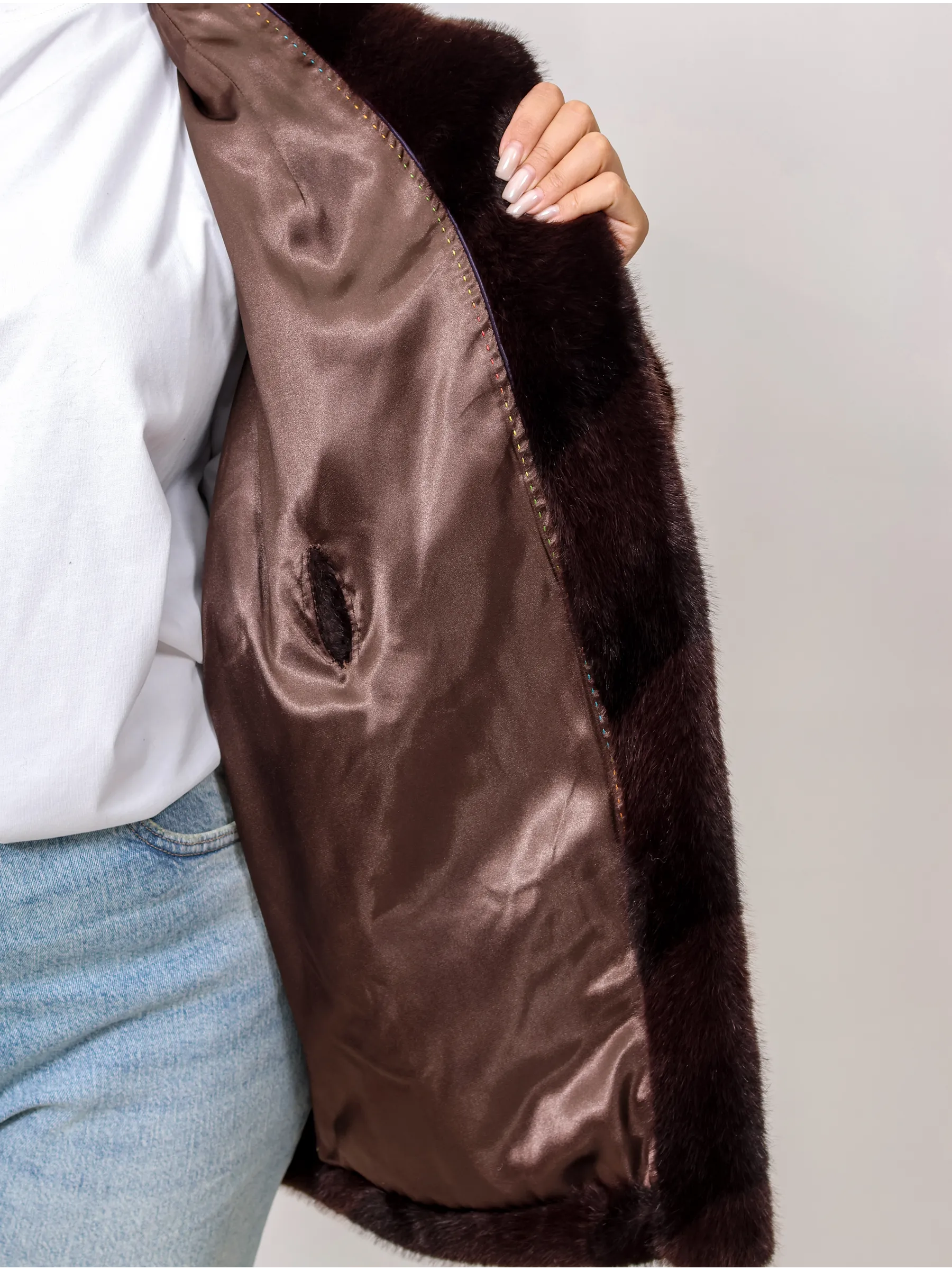 Шуба короткая из эко меха с капюшоном