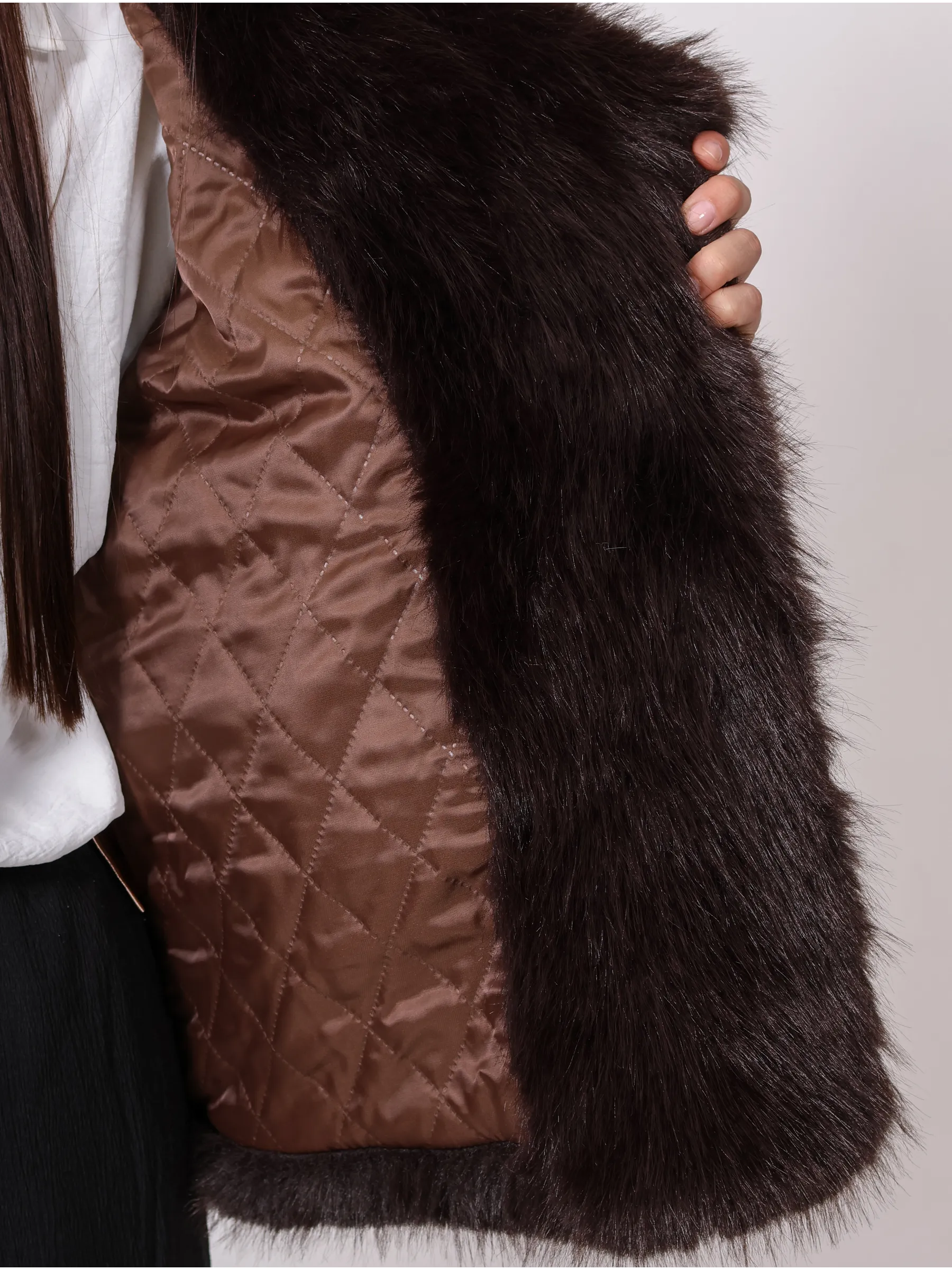 Шуба искусственная из экомеха укороченная