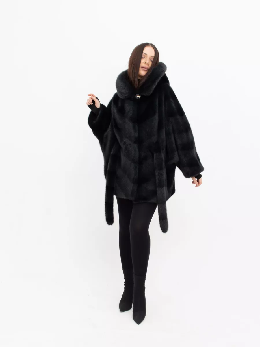 Шуба короткая из эко меха с капюшоном