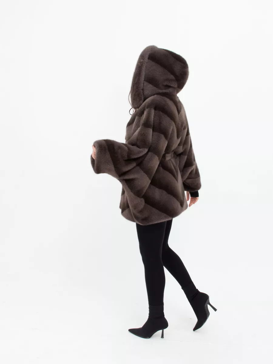 Шуба искусственная короткая из эко меха с капюшоном