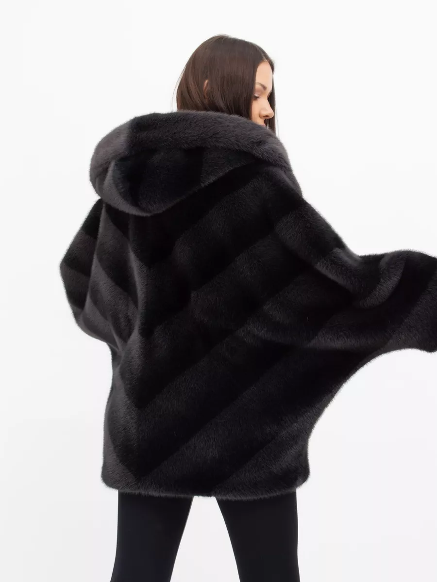 Шуба короткая из эко меха с капюшоном