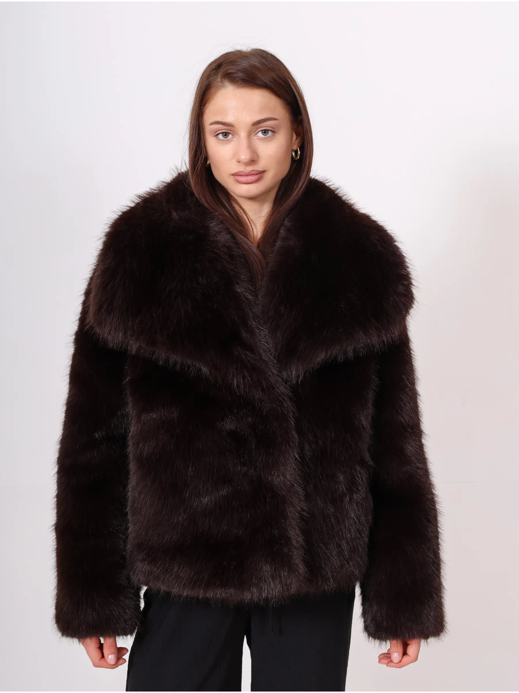 Шуба искусственная из экомеха укороченная