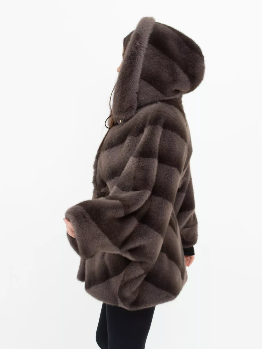 Шуба искусственная короткая из эко меха с капюшоном