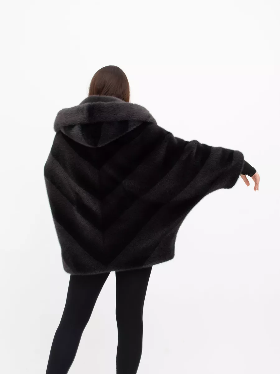 Шуба короткая из эко меха с капюшоном