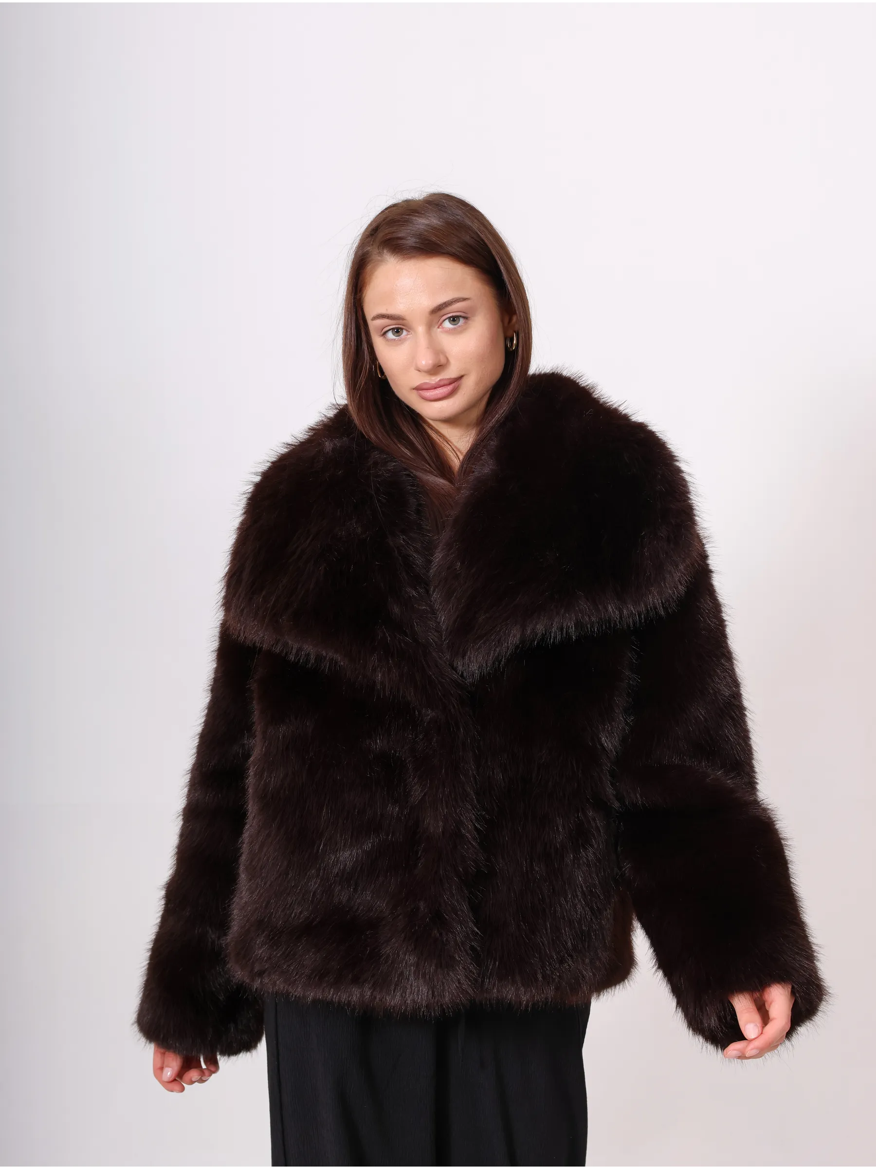 Шуба искусственная из экомеха укороченная