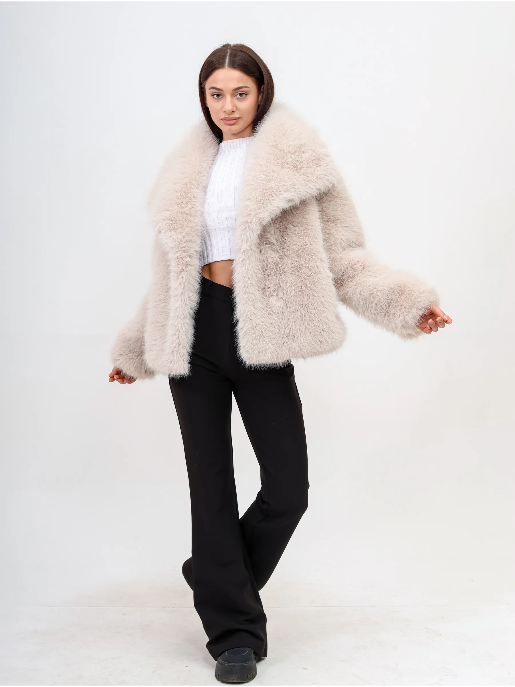 Шуба искусственная из экомеха укороченная