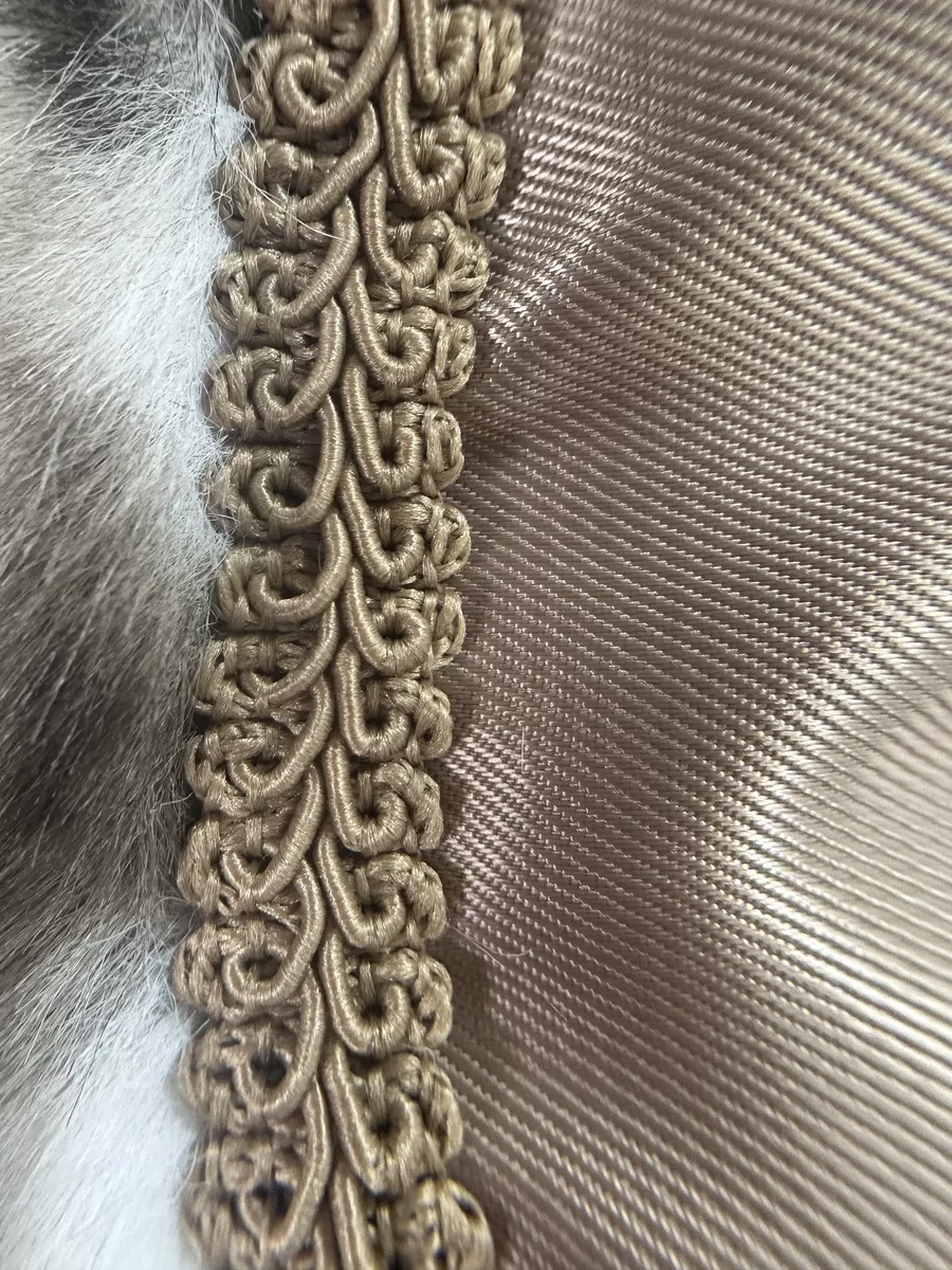 Шуба короткая из эко меха с капюшоном