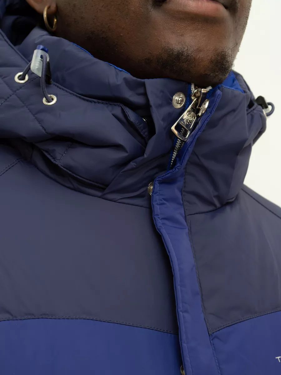 Куртка зимняя короткая с капюшоном пуховик