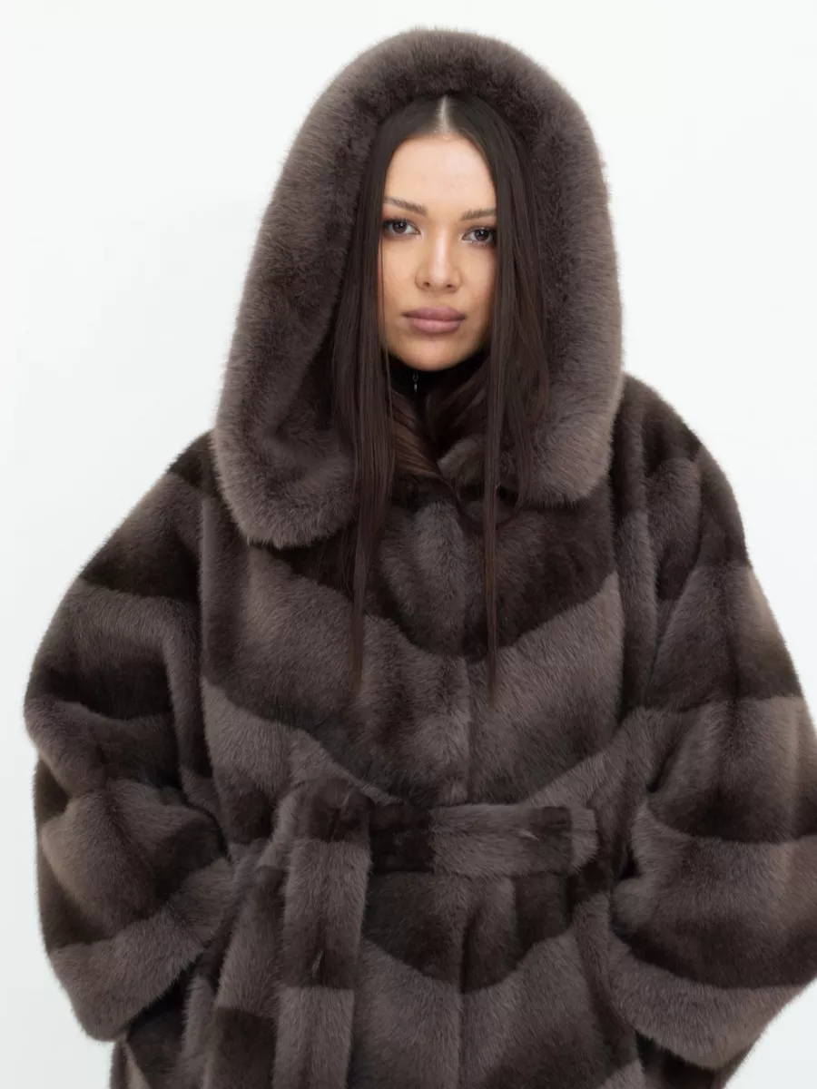 Шуба искусственная короткая из эко меха с капюшоном