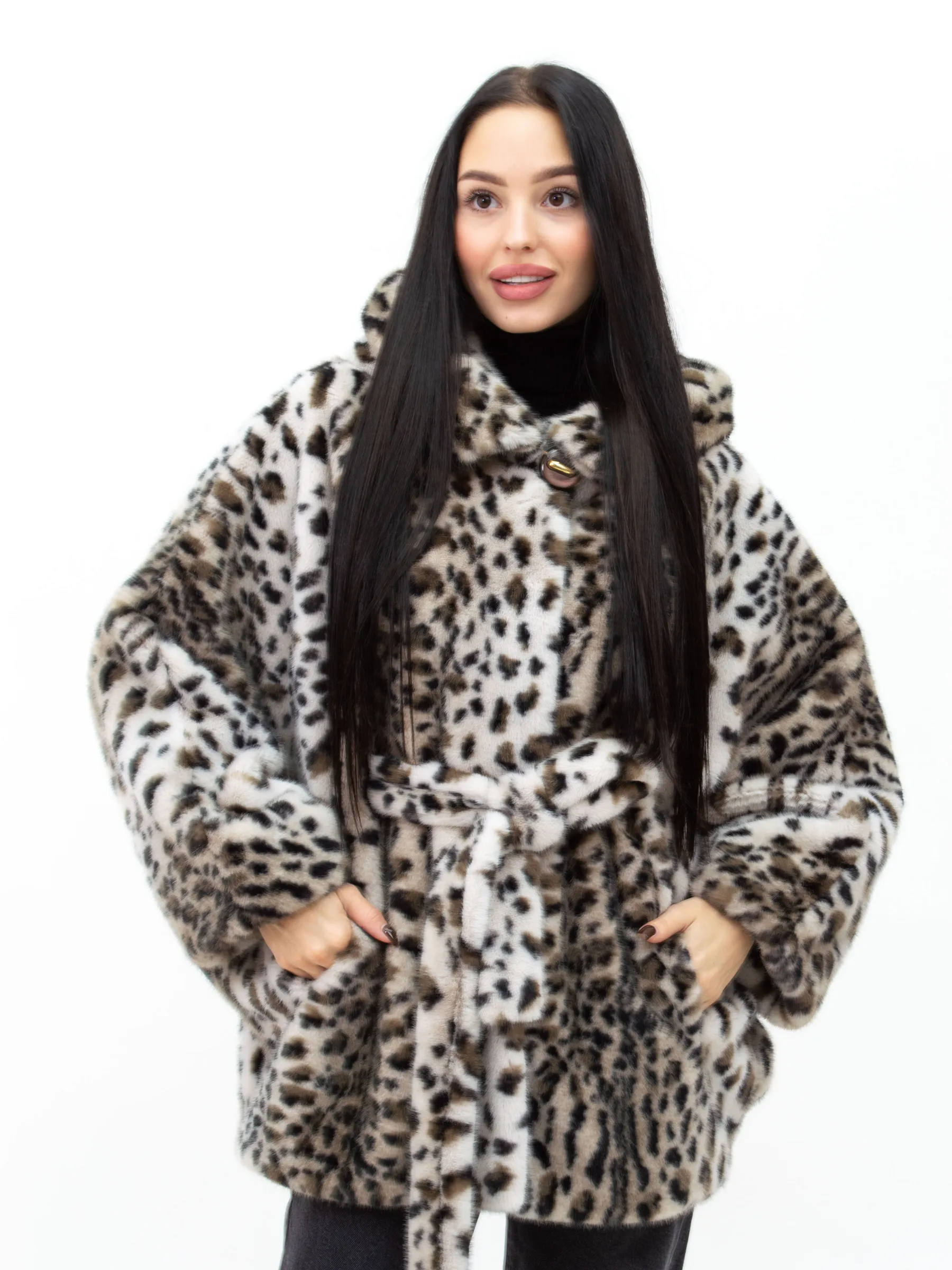 Шуба короткая из эко меха с капюшоном