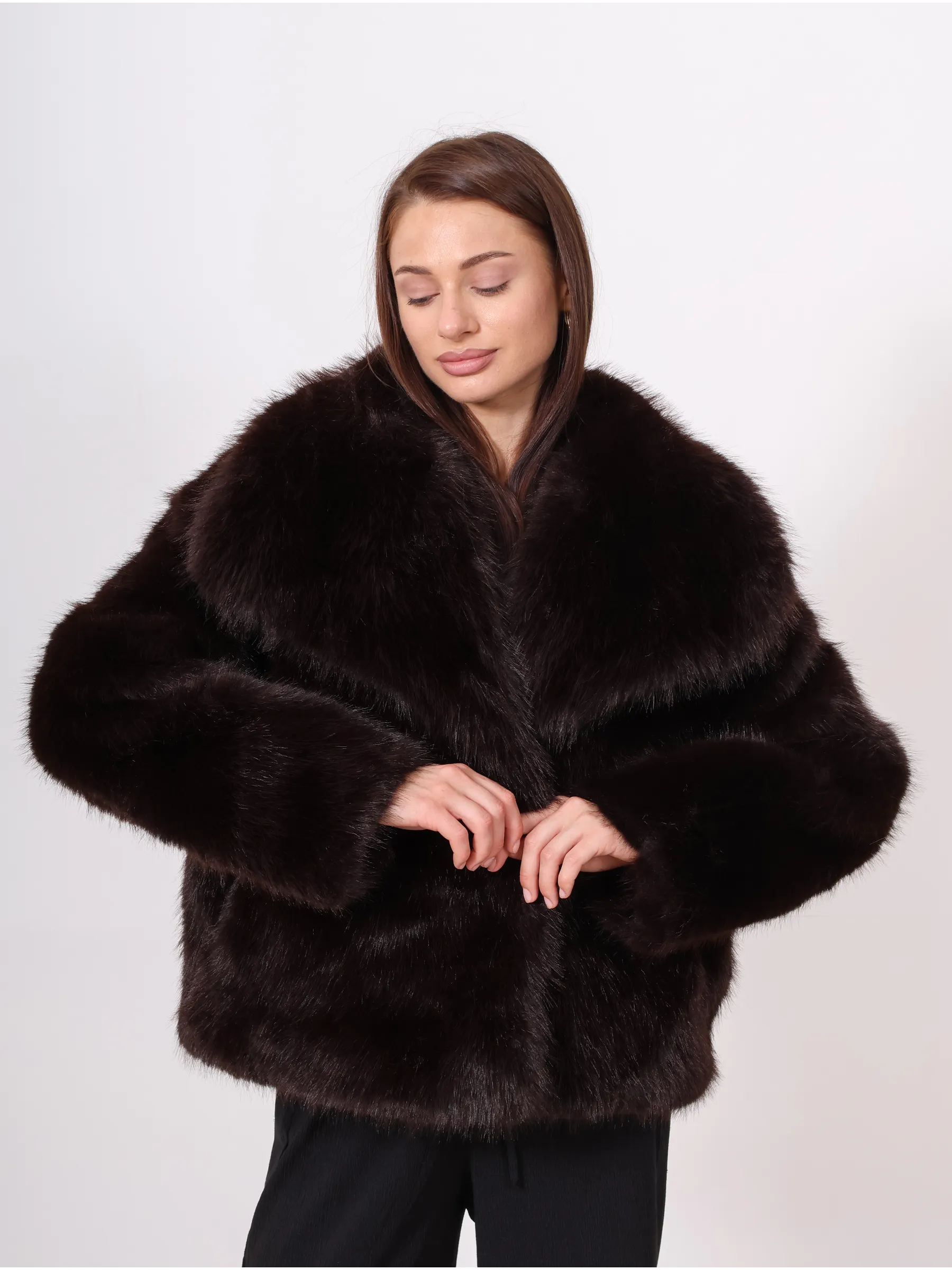 Шуба искусственная из экомеха укороченная