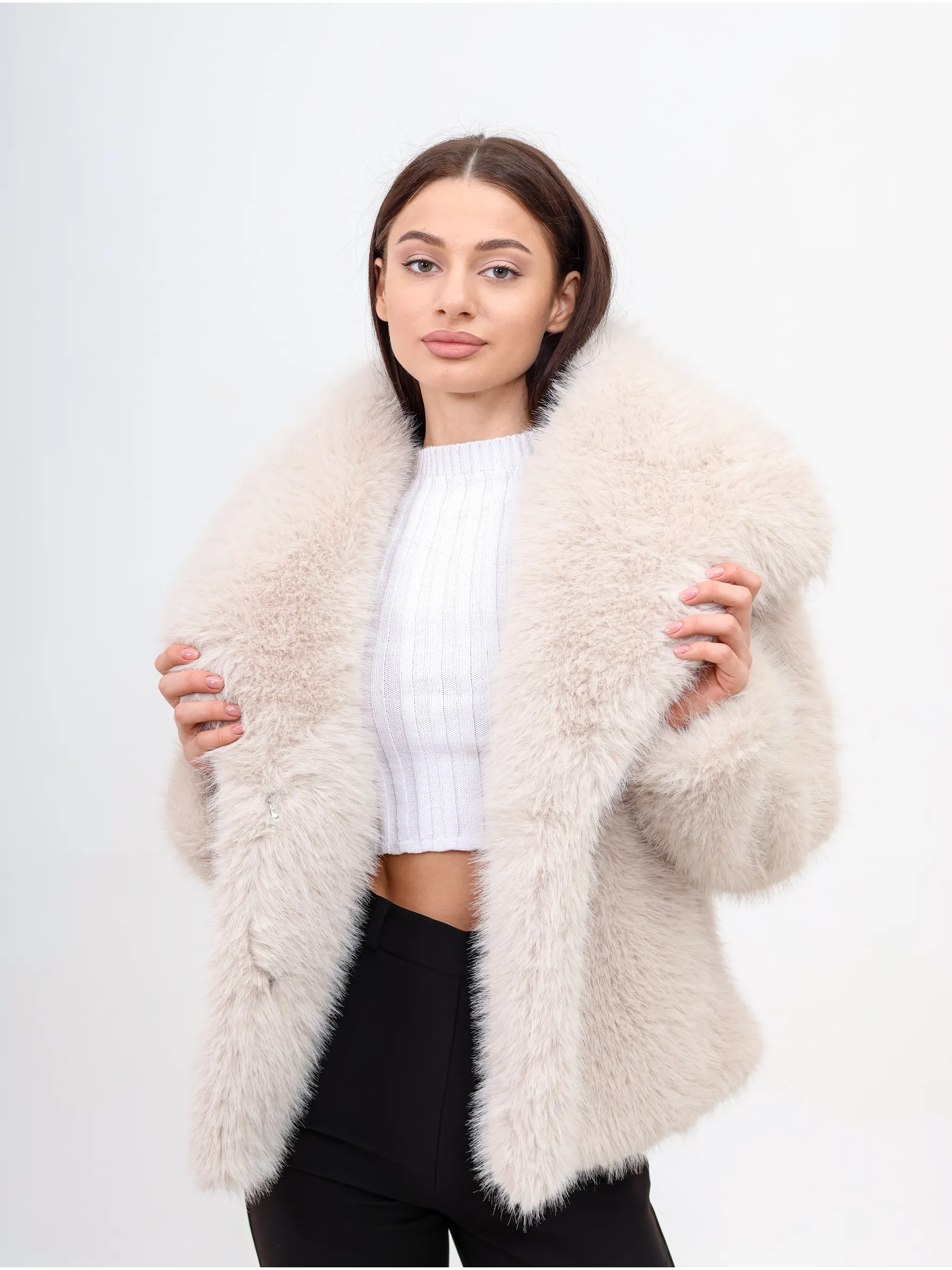 Шуба искусственная из экомеха укороченная