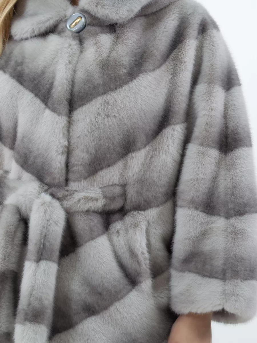 Шуба короткая из эко меха с капюшоном