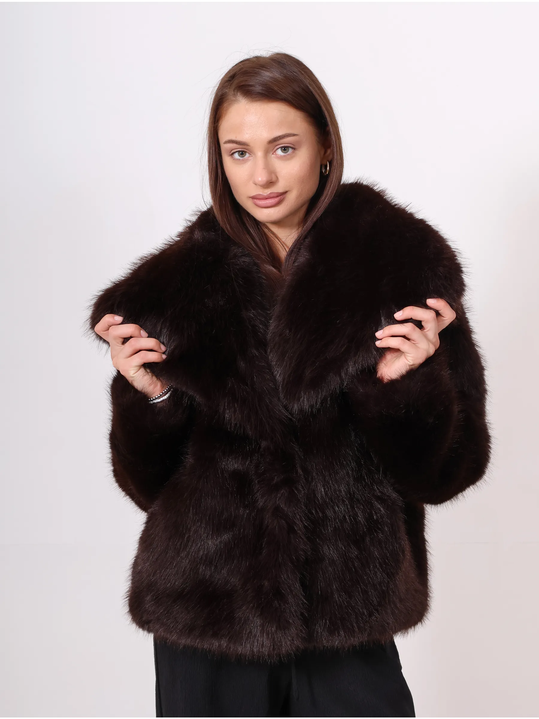 Шуба искусственная из экомеха укороченная