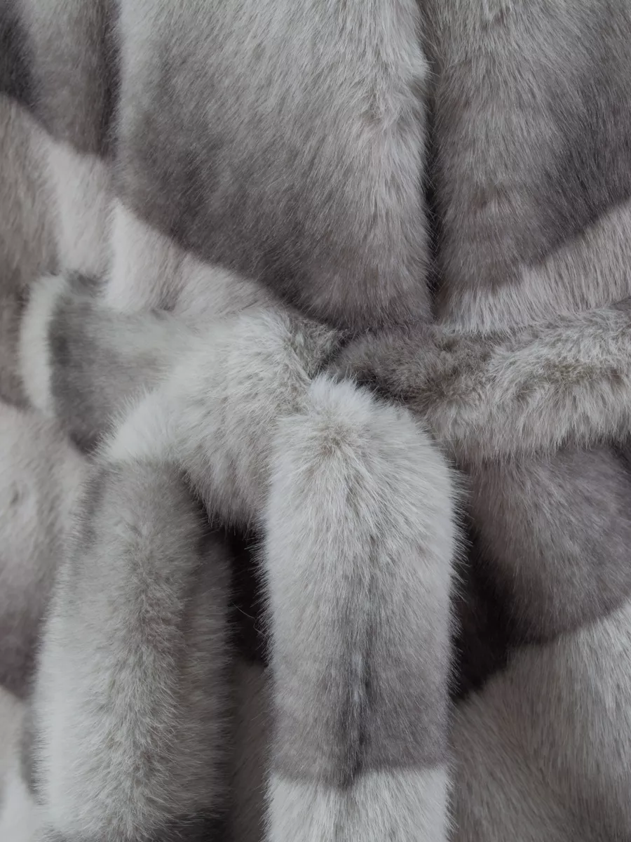 Шуба короткая из эко меха с капюшоном