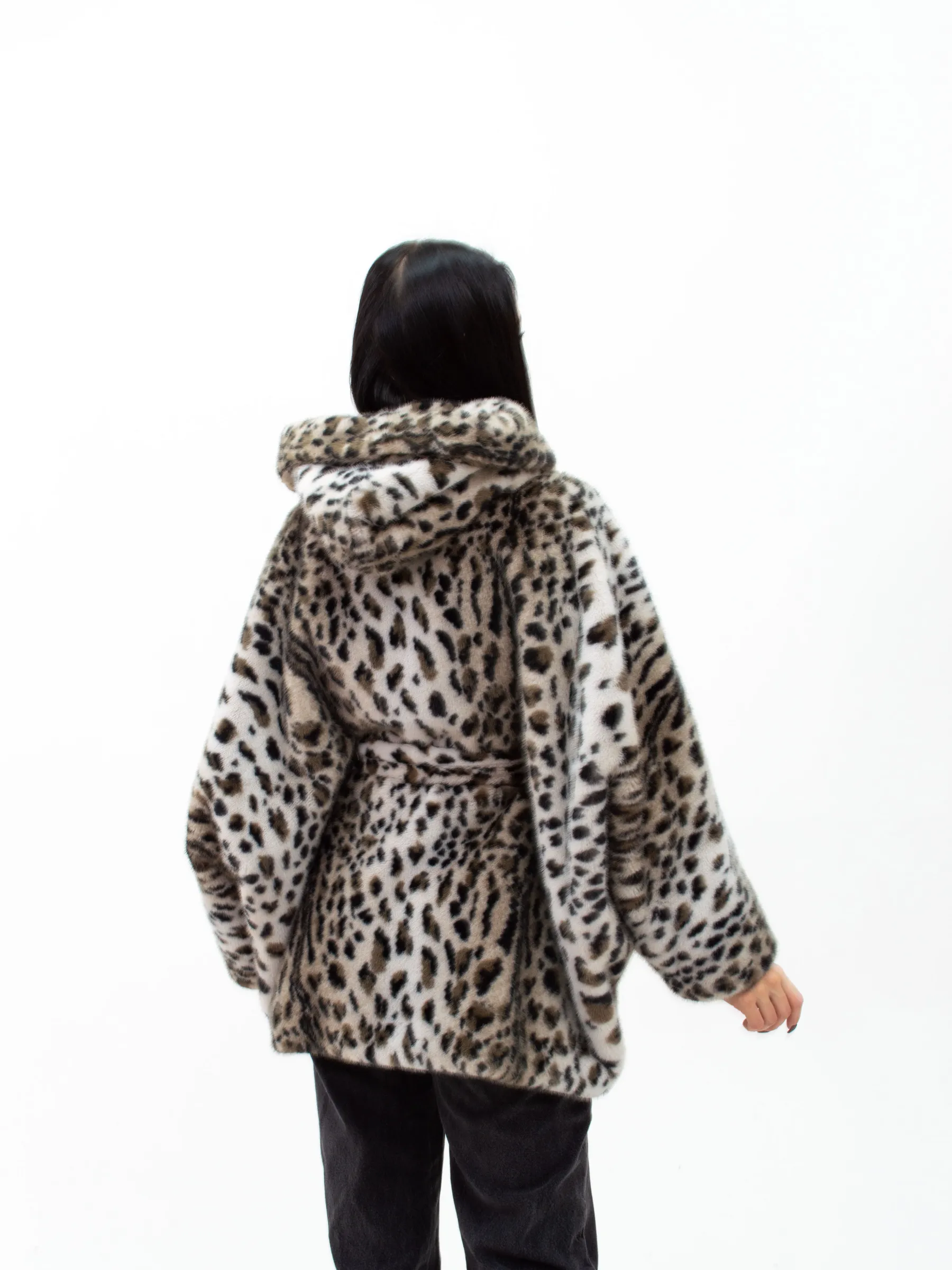 Шуба короткая из эко меха с капюшоном