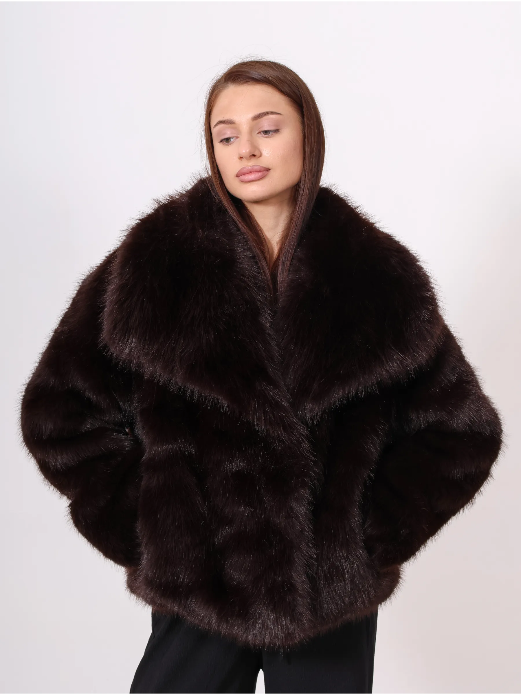 Шуба искусственная из экомеха укороченная