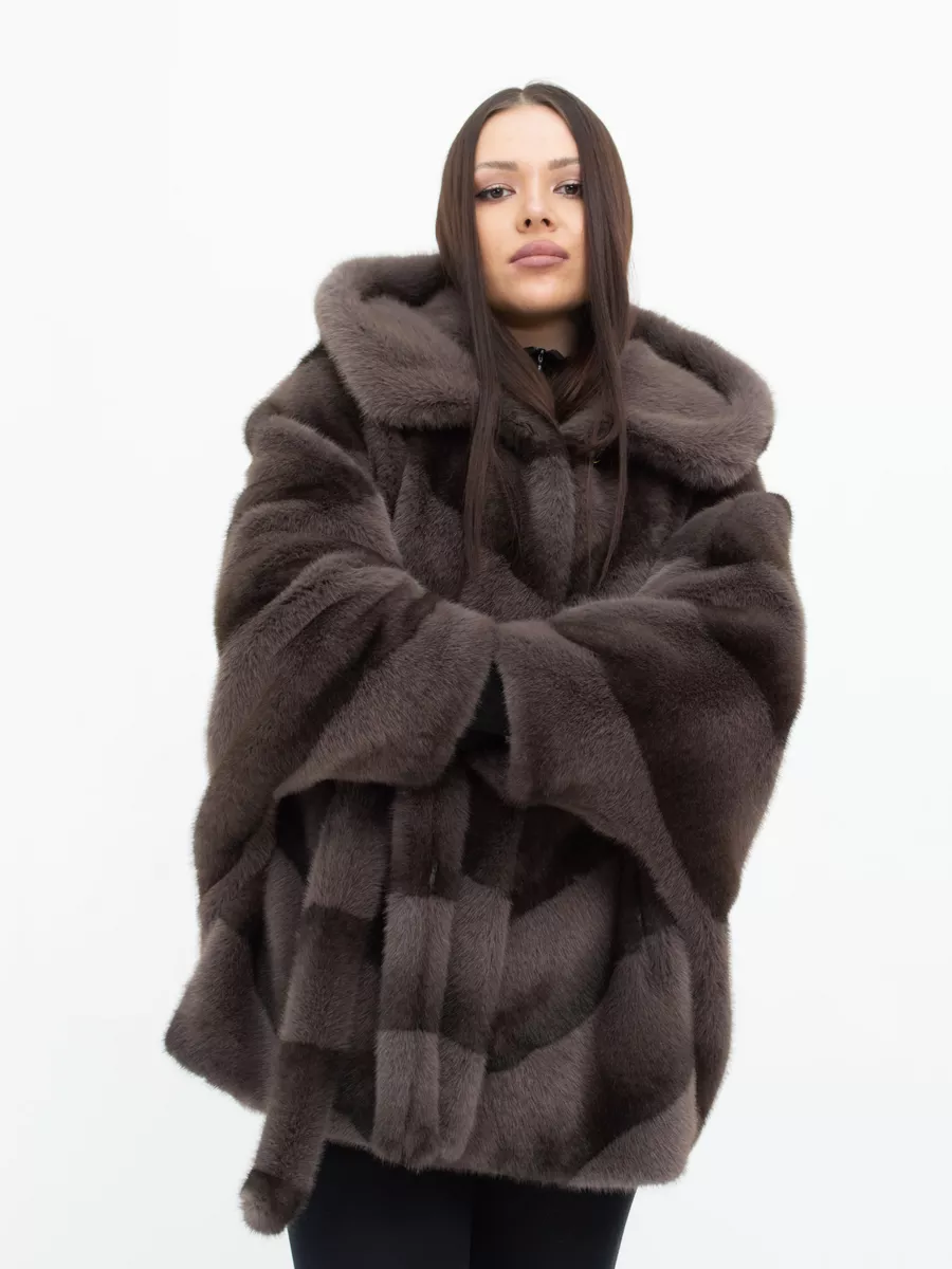 Шуба искусственная короткая из эко меха с капюшоном