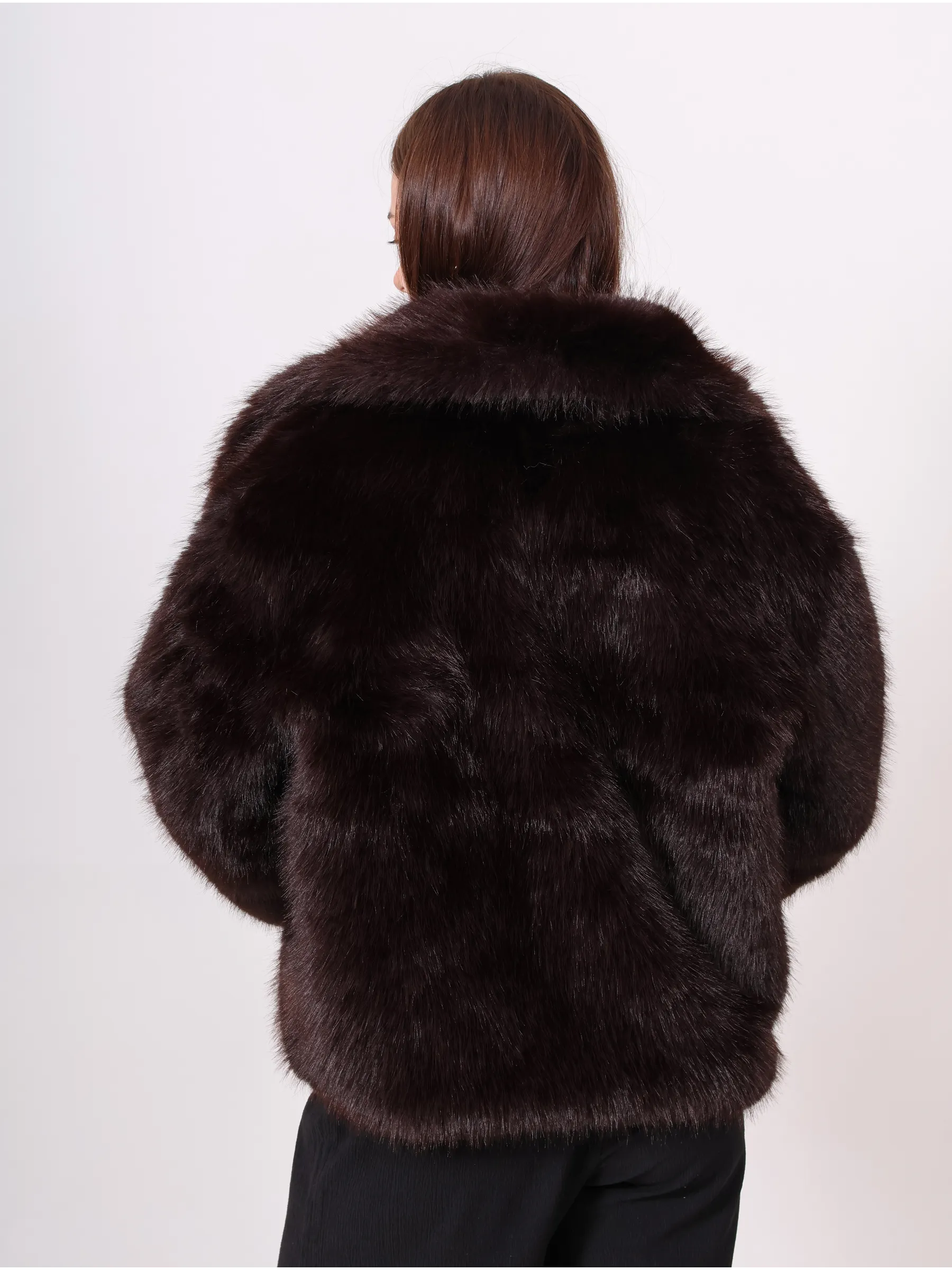 Шуба искусственная из экомеха укороченная