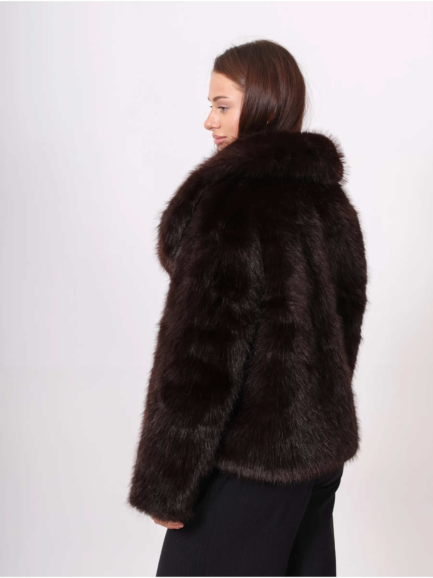 Шуба искусственная из экомеха укороченная