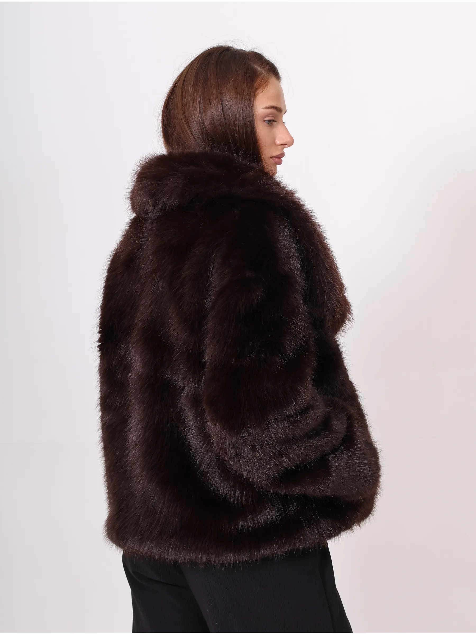 Шуба искусственная из экомеха укороченная