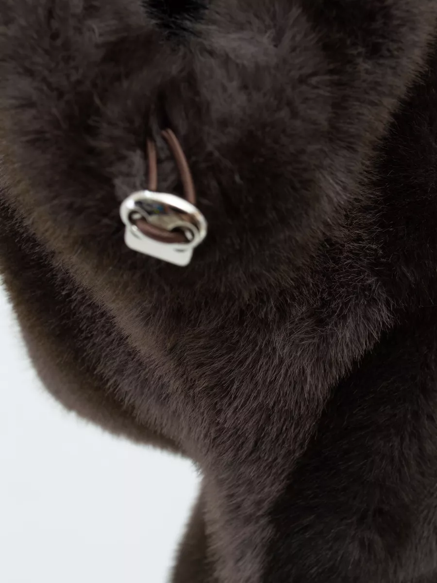 Шуба искусственная короткая из эко меха с капюшоном