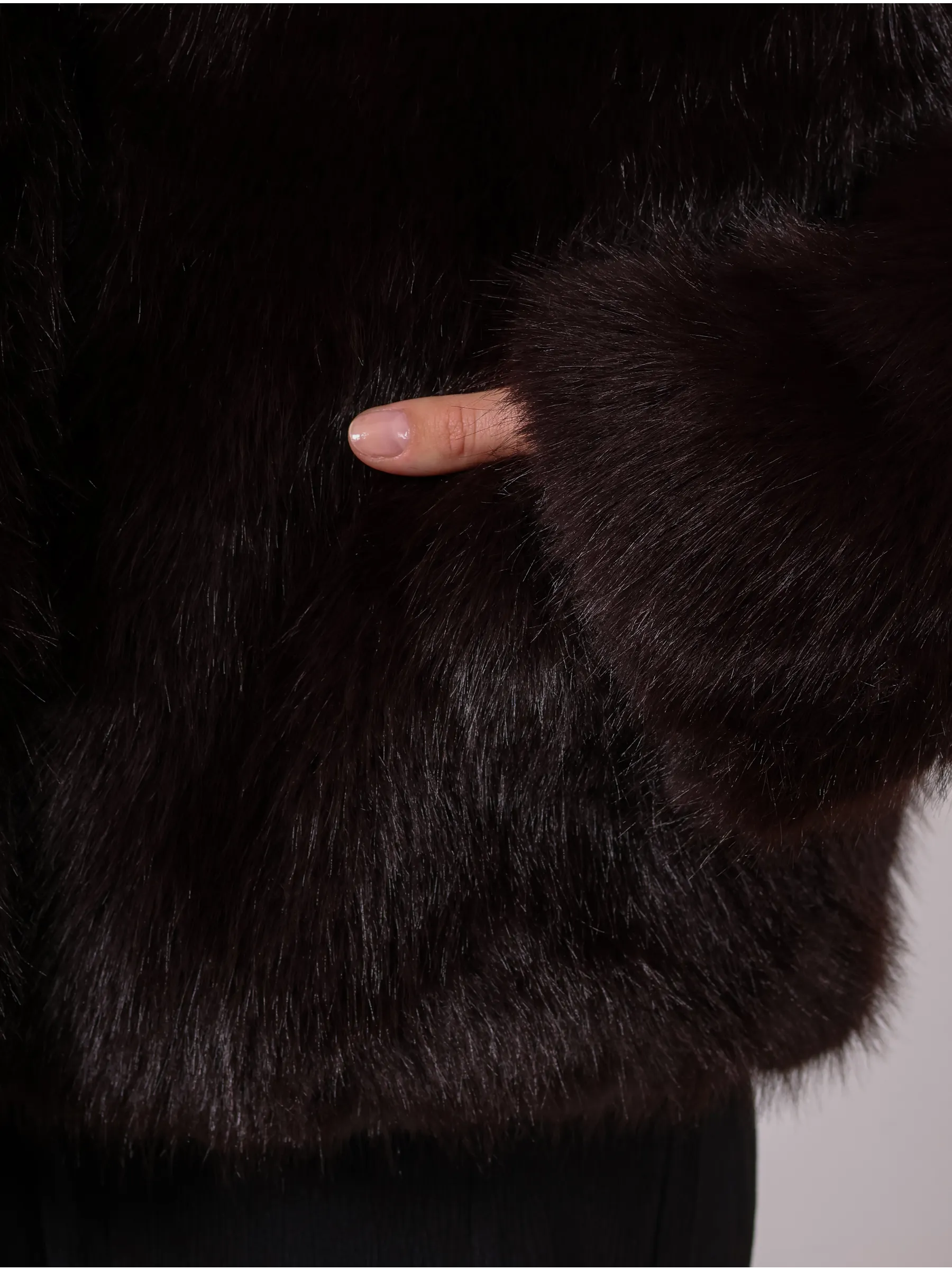 Шуба искусственная из экомеха укороченная