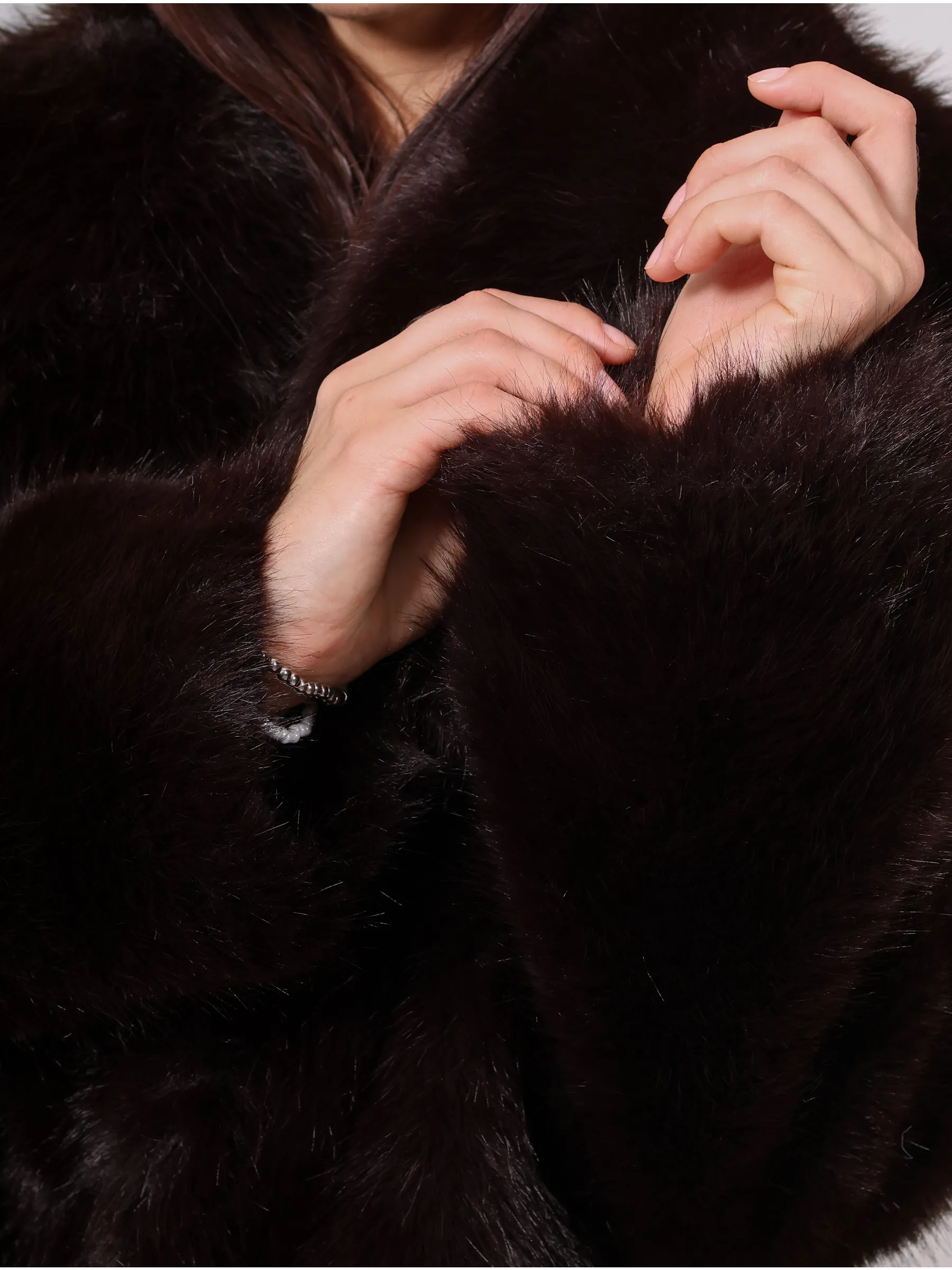 Шуба искусственная из экомеха укороченная