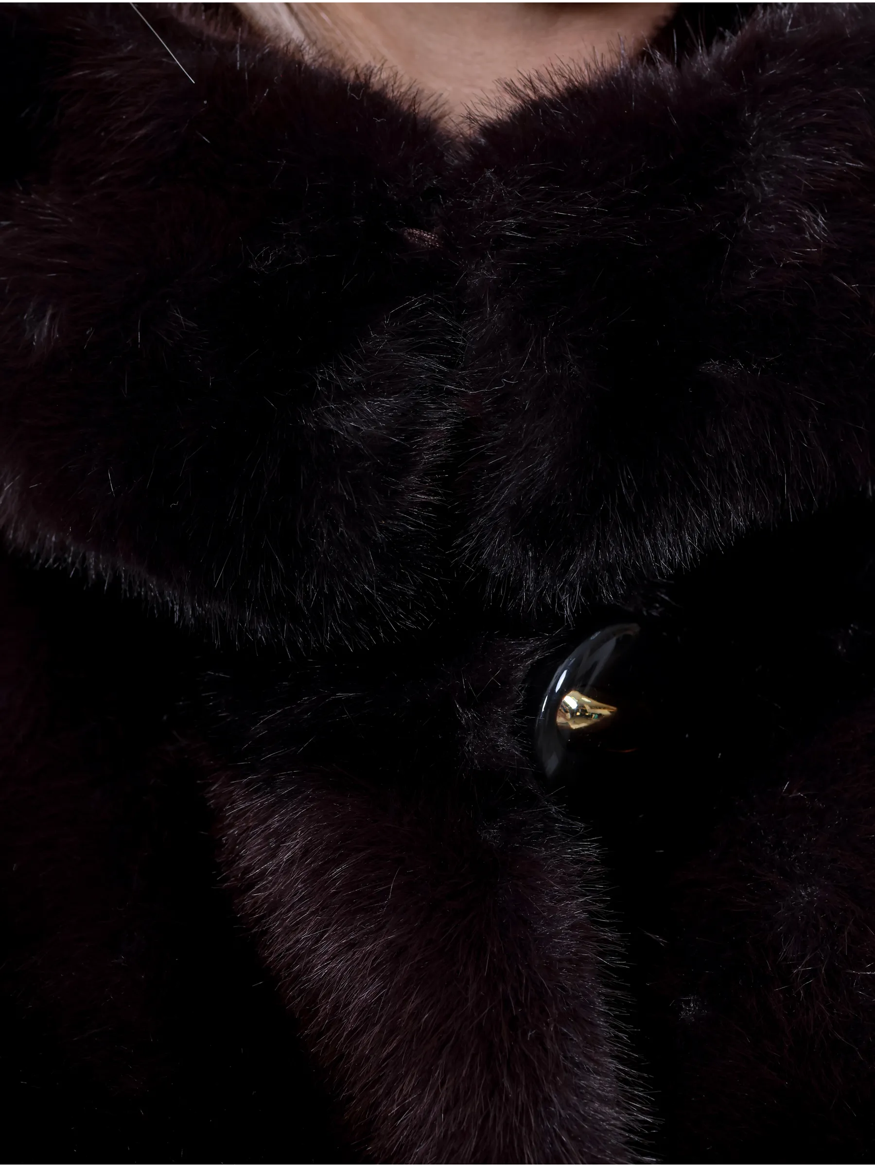 Шуба короткая из эко меха с капюшоном