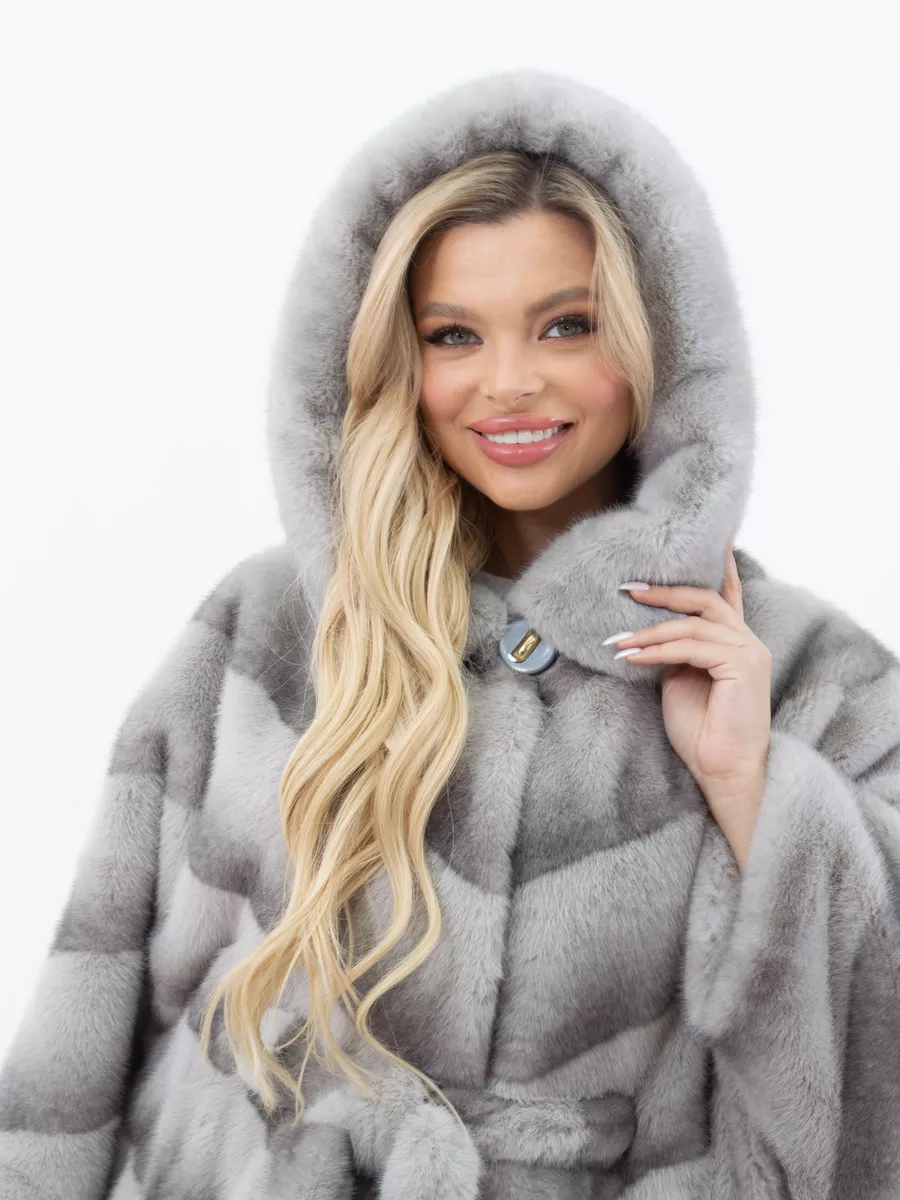 Шуба короткая из эко меха с капюшоном