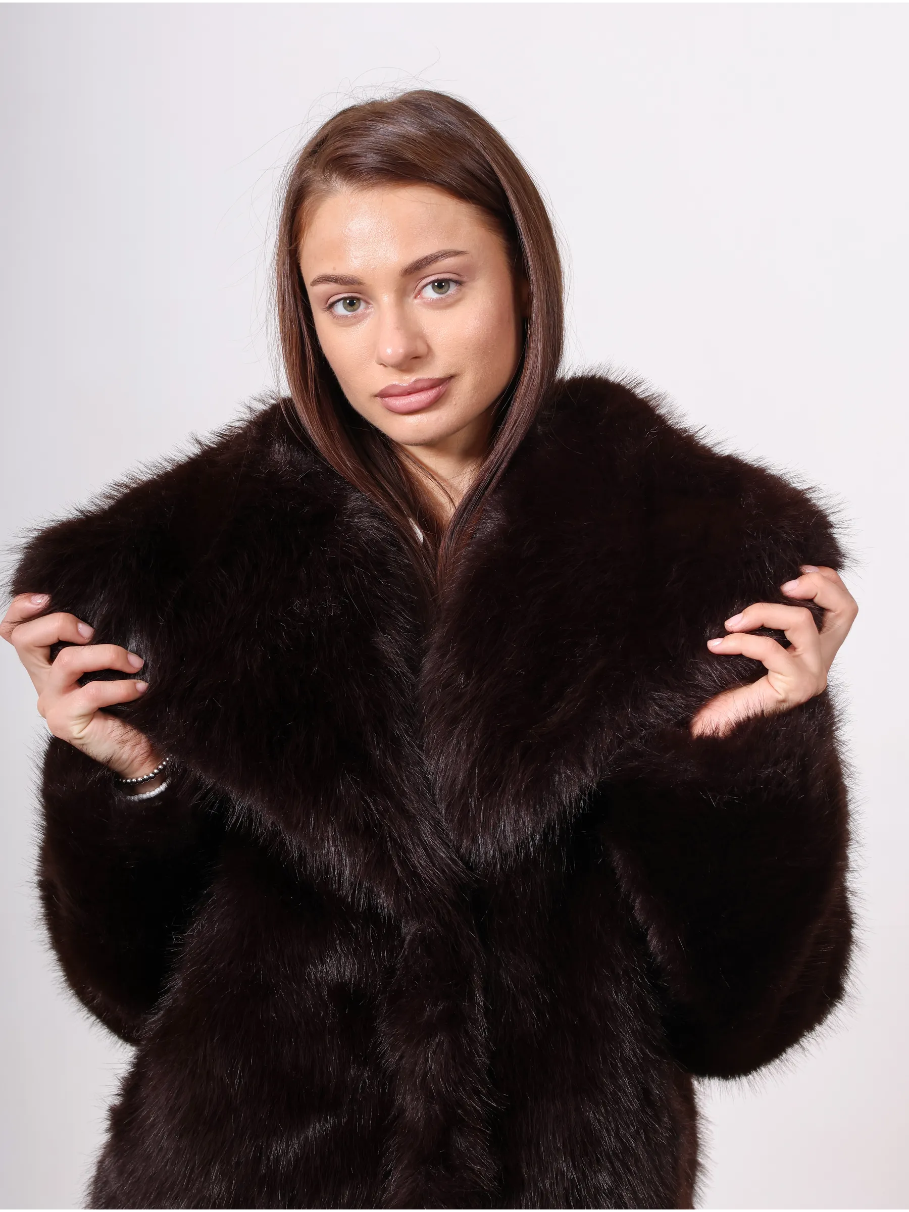 Шуба искусственная из экомеха укороченная