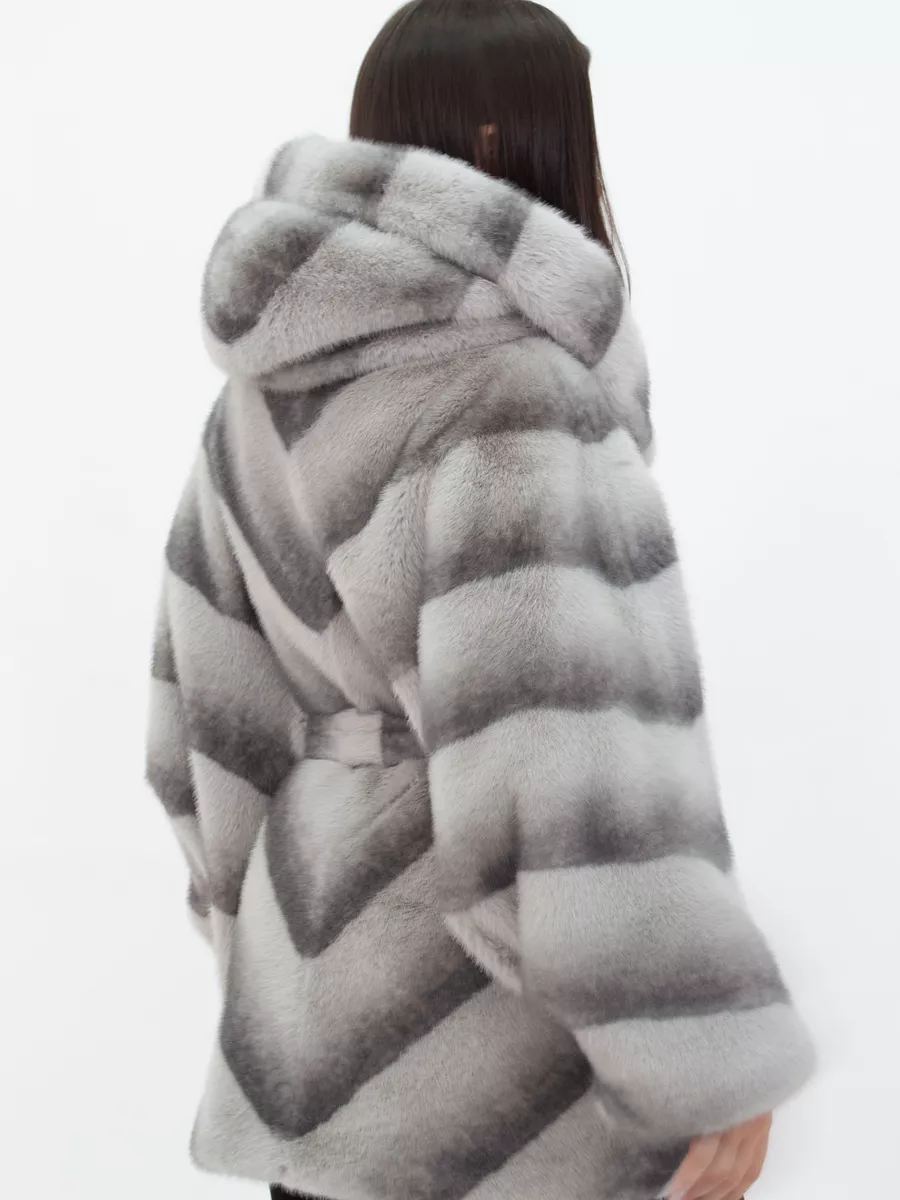 Шуба короткая из эко меха с капюшоном