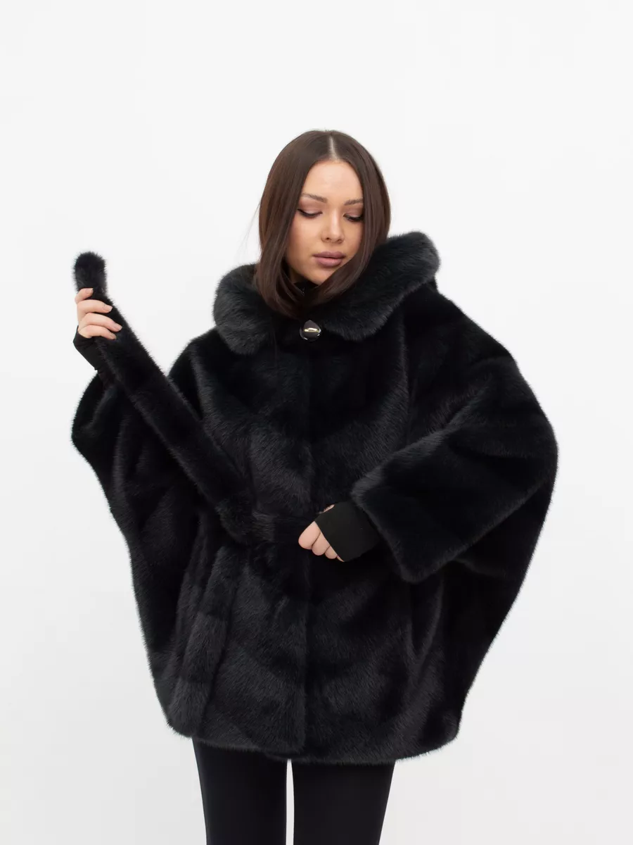 Шуба короткая из эко меха с капюшоном